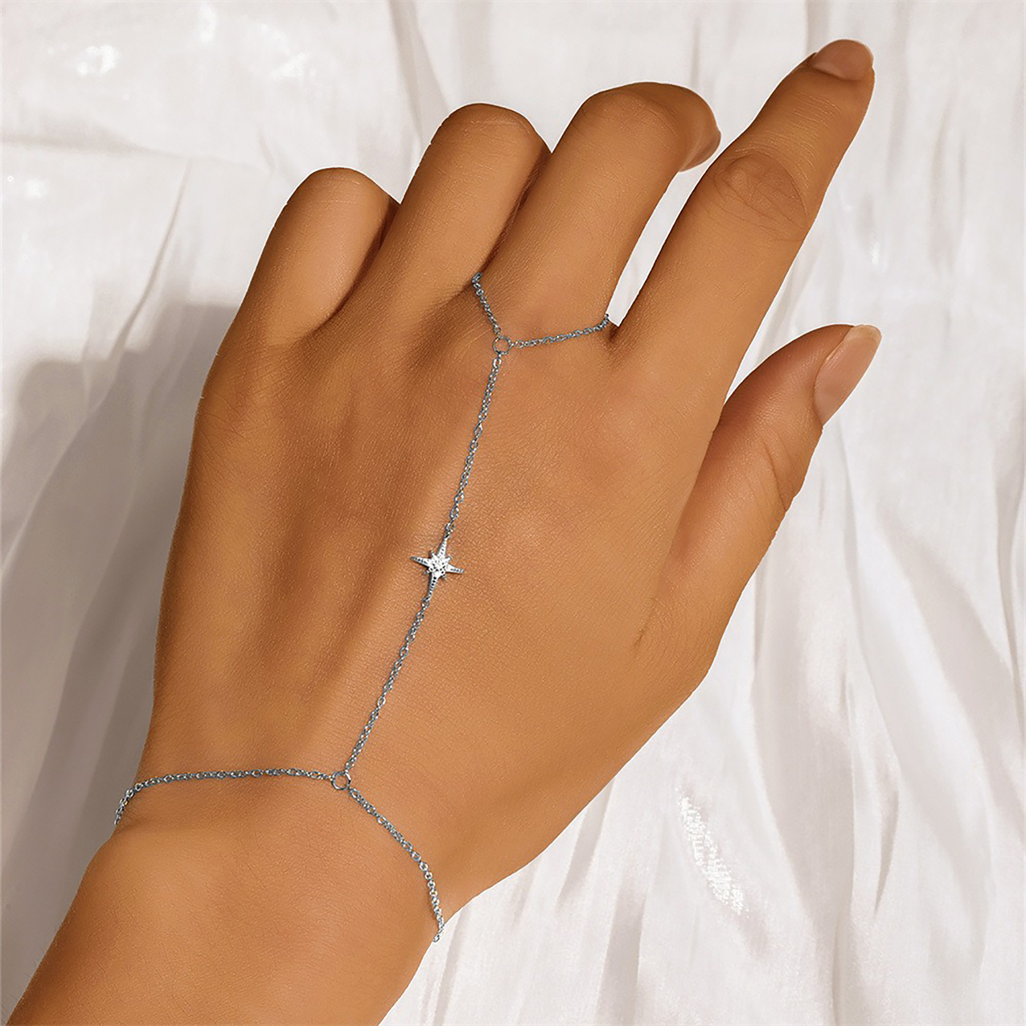 Éowynn 18K Gold Starburst Link Finger Bracelet