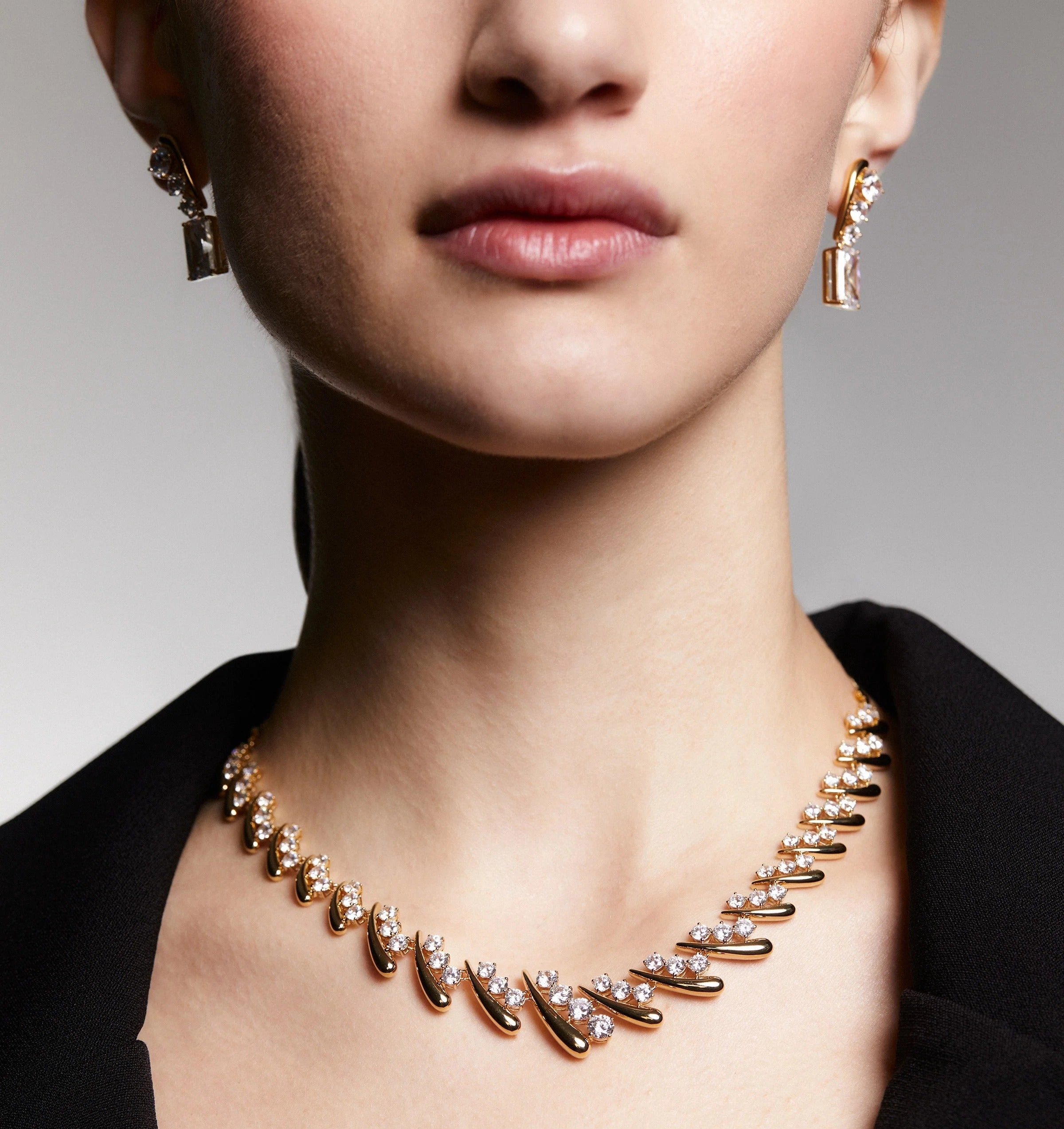 Agatha 18K Gold Curve Necklace