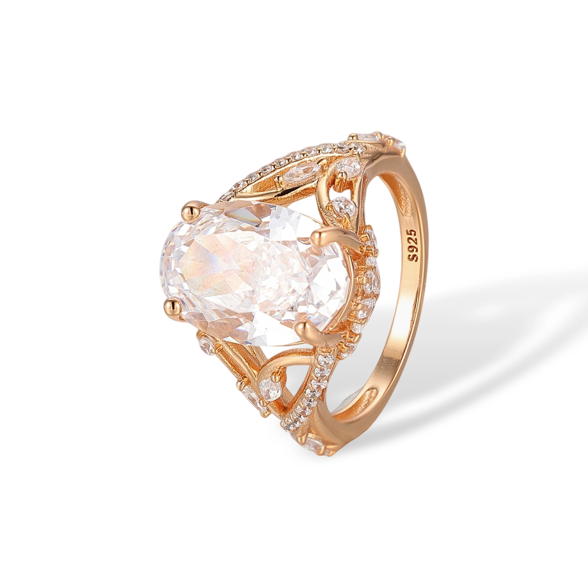 Arnwina 18K Gold Oval Ring
