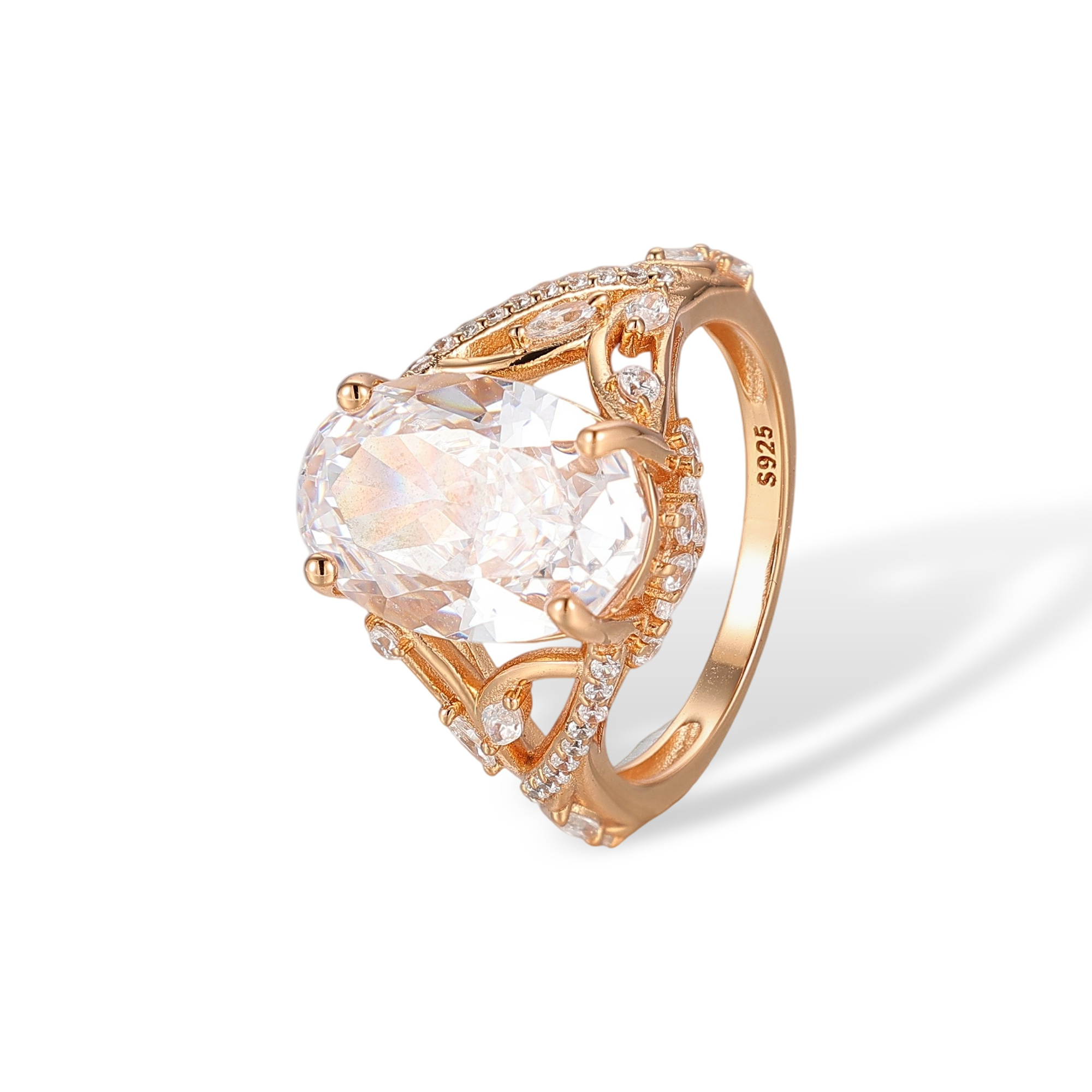 Arnwina 18K Gold Oval Ring
