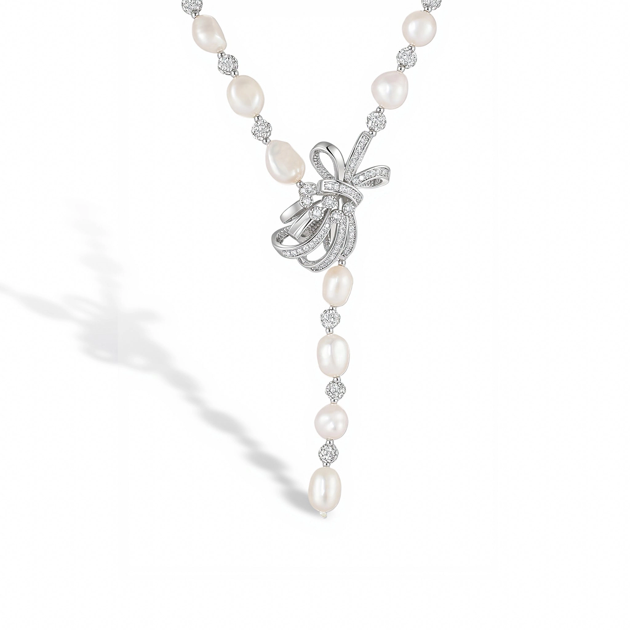 Béatitude Delicate White Pearl Sweater Necklace