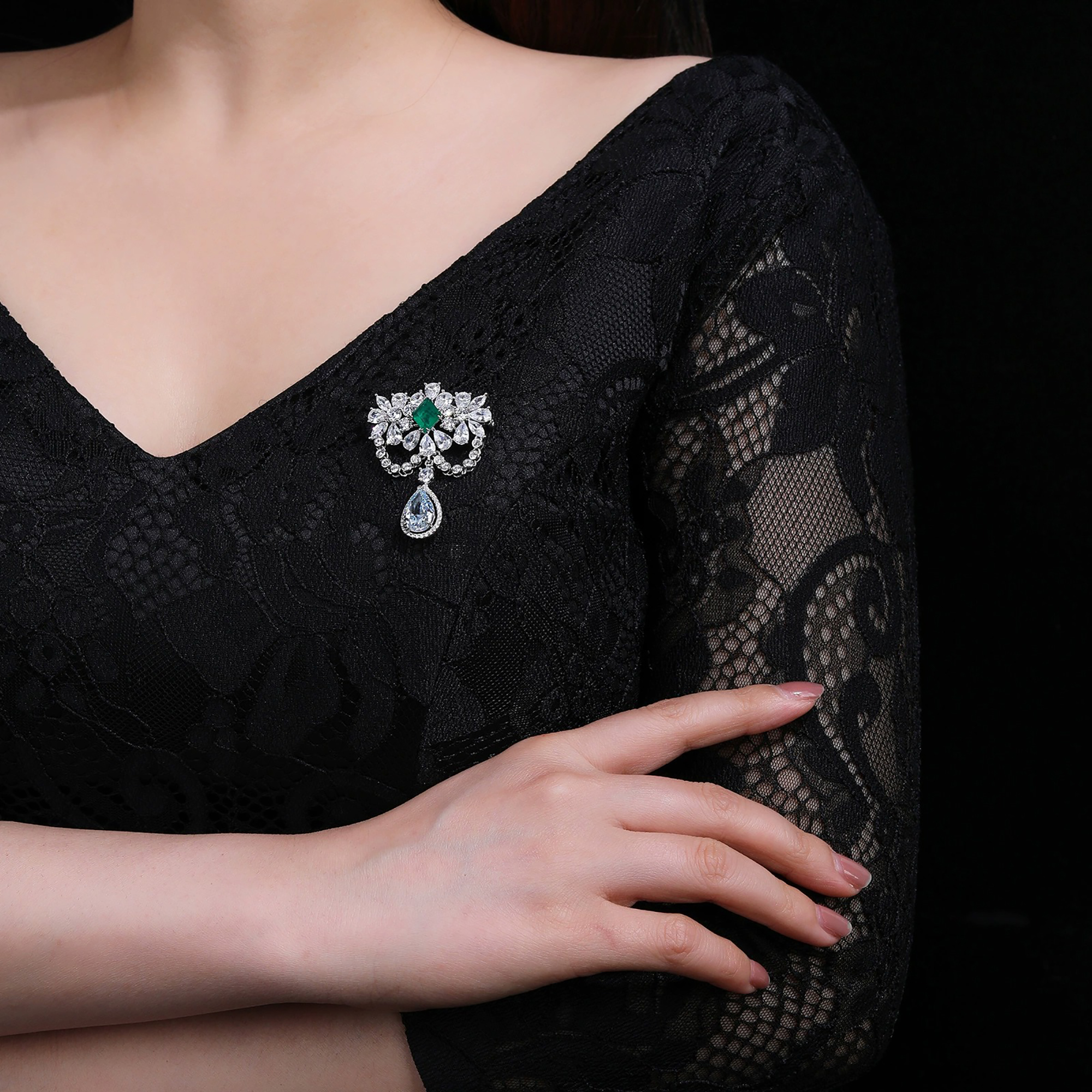 Dietmuth Green Teardrop Floral Brooch
