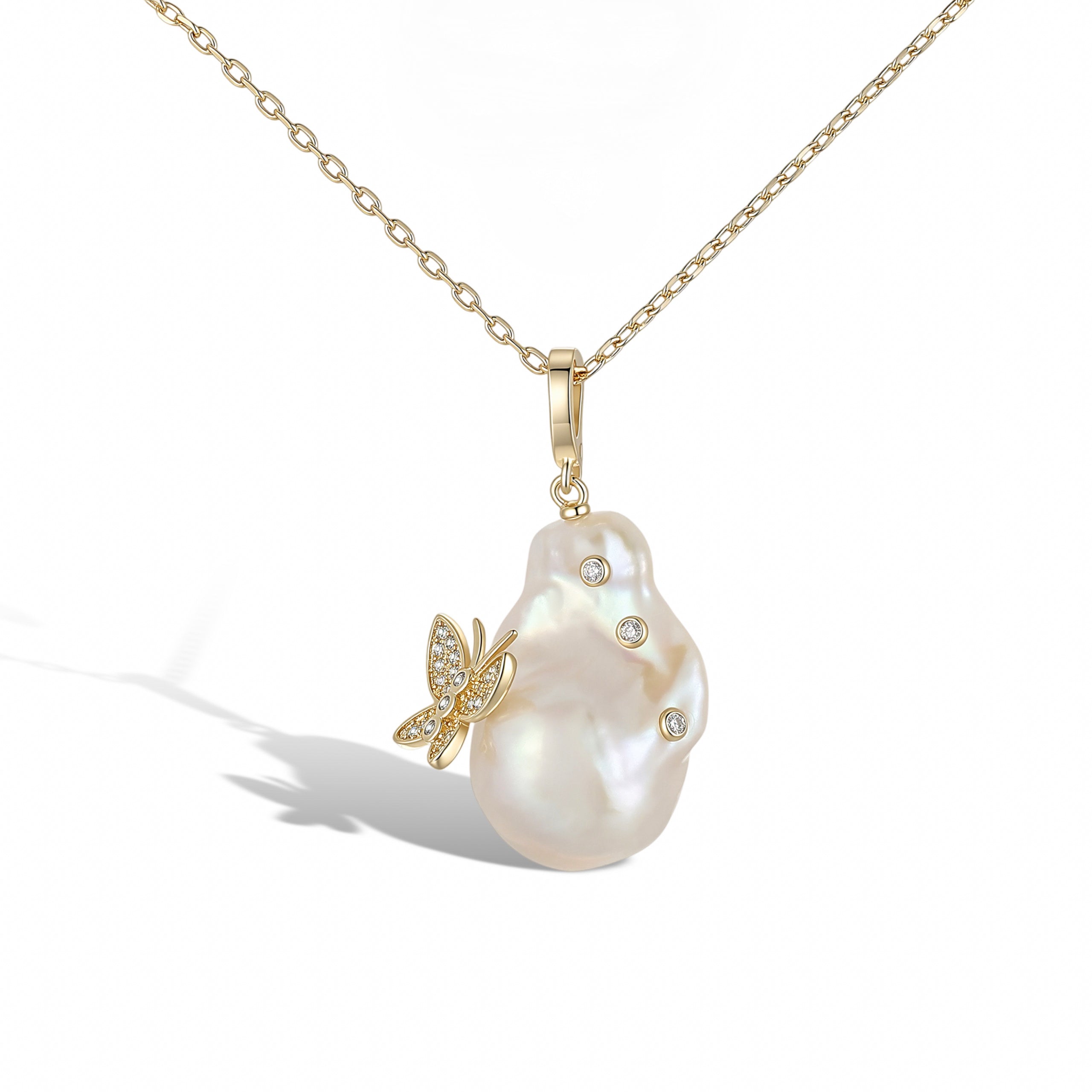 Douceur Baroque Butterfly Pearl Necklace