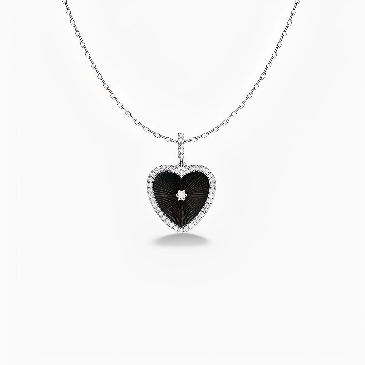 Émaillé Black Shell Heart Necklace