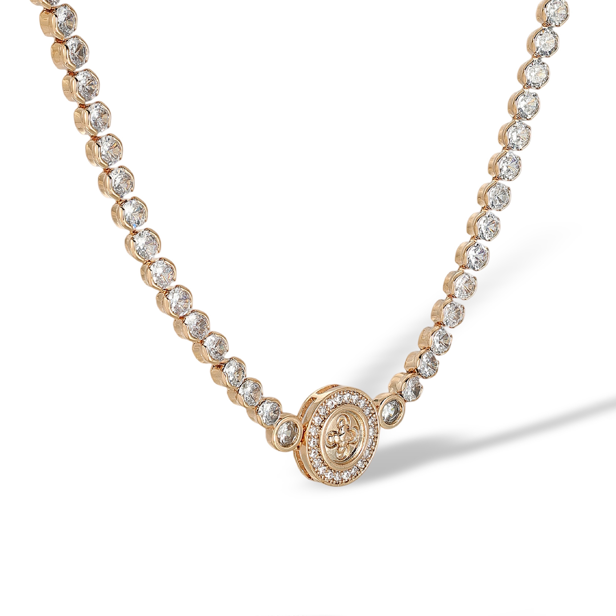 Lisandra 18K Gold Round Floral Choker Necklace