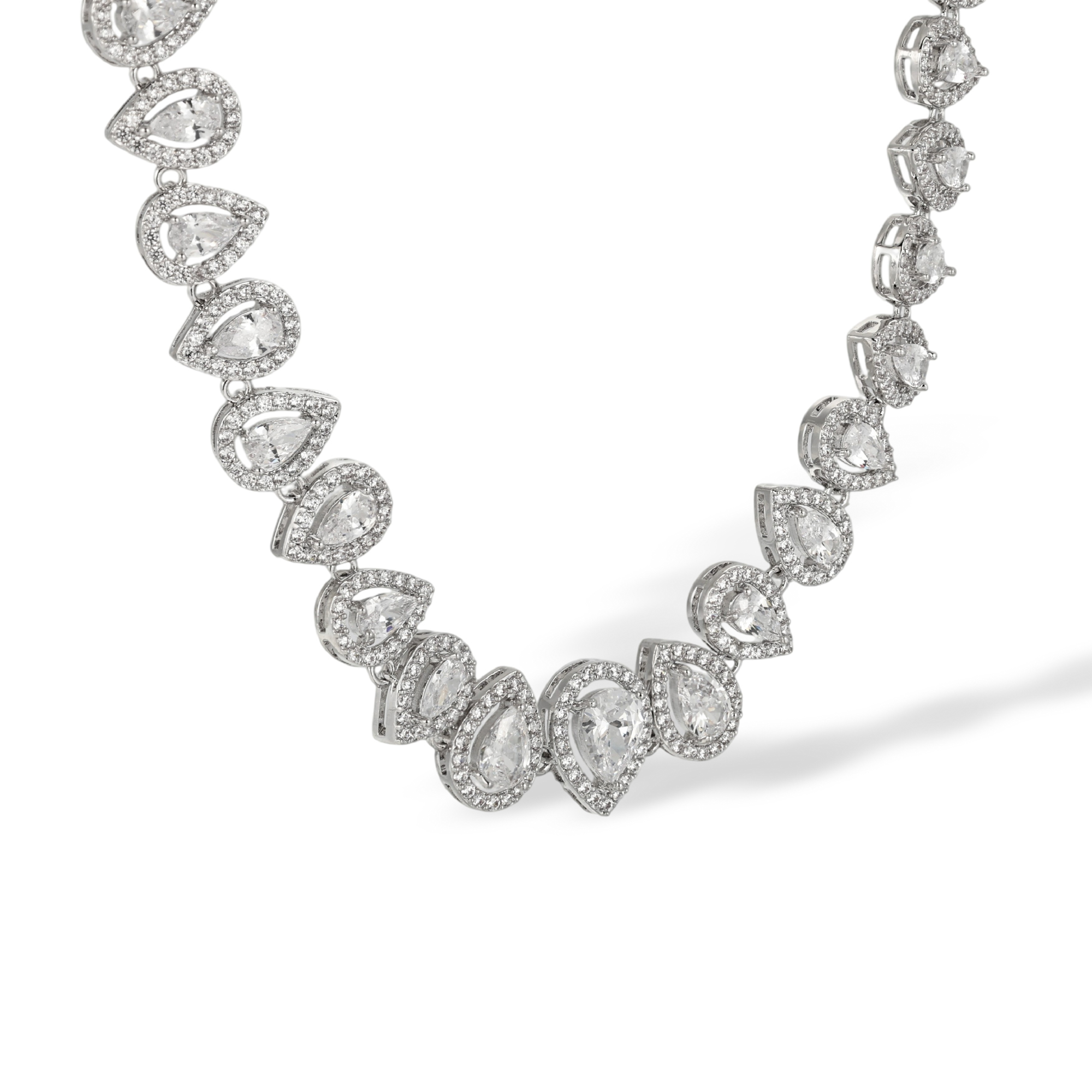 Luitrun White Teardrop Necklace