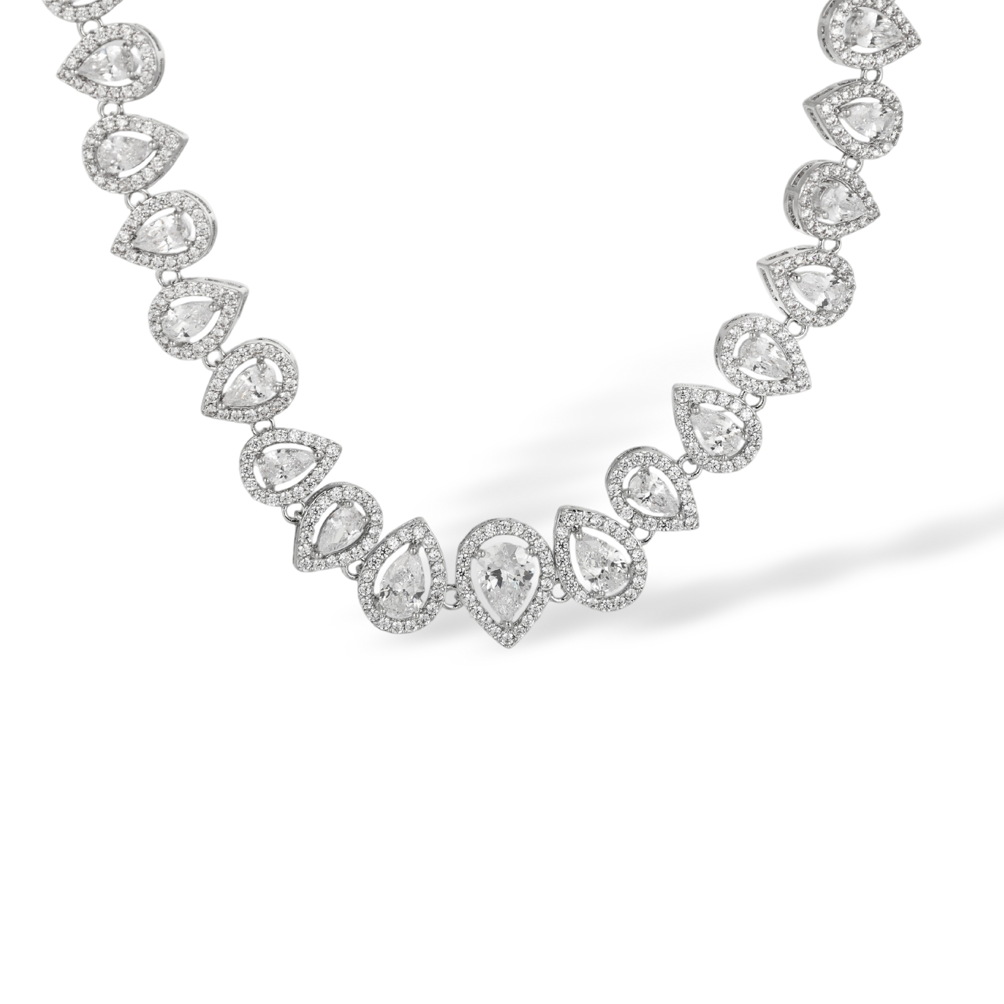 Luitrun White Teardrop Necklace