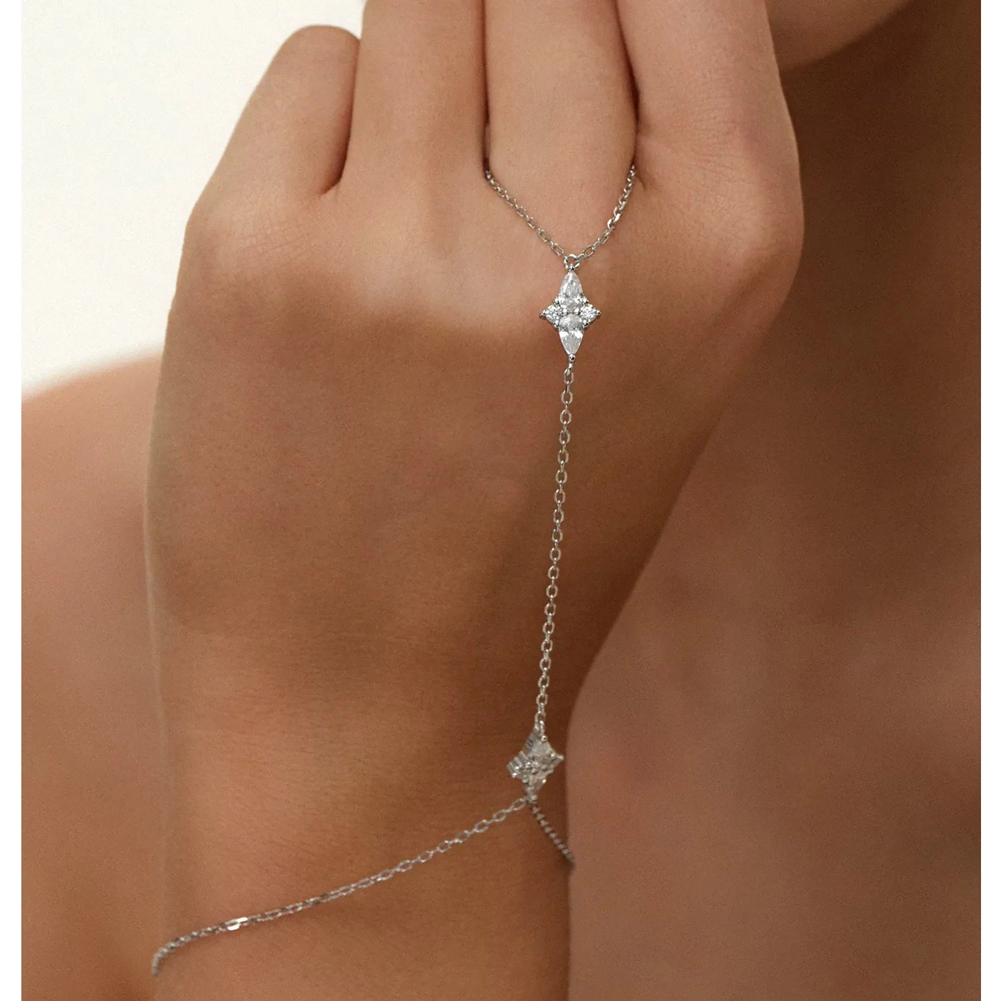 Reginrun 14K Gold Linked Finger Bracelet