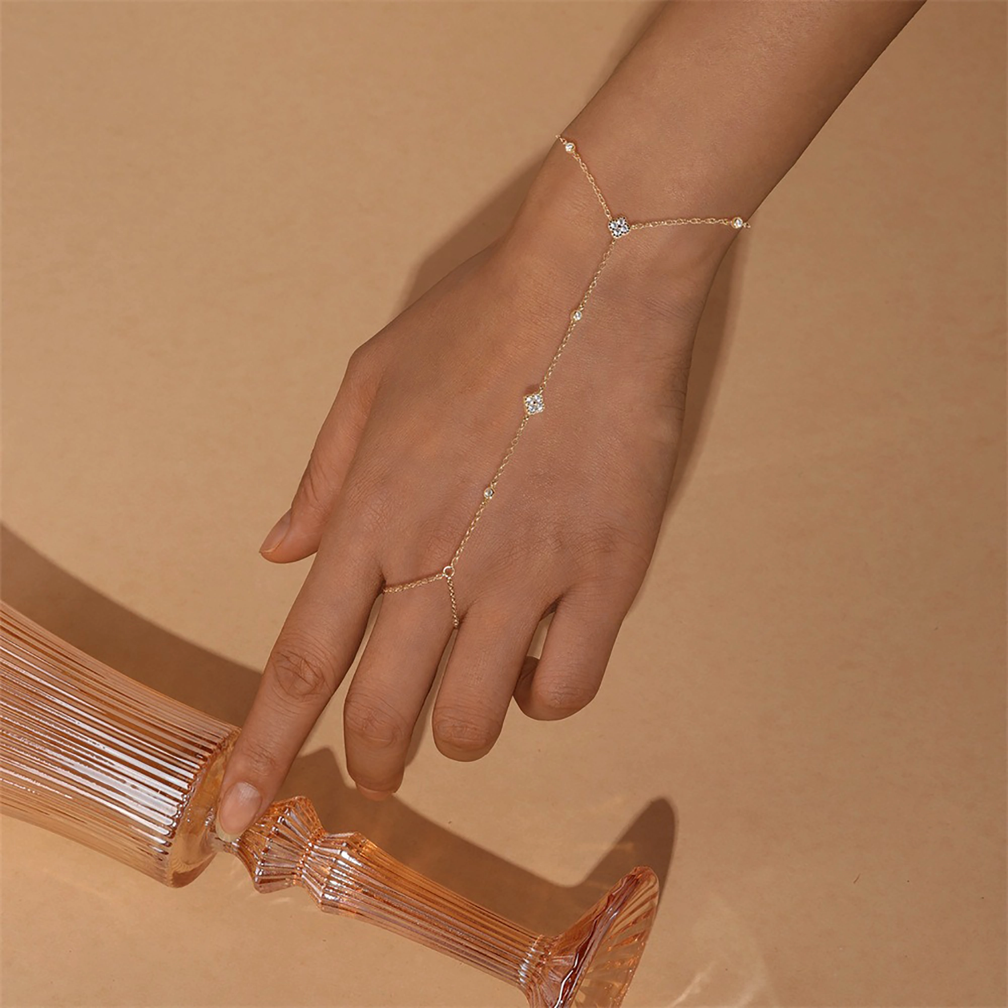 Ultima 18K Gold Trèfle Link Finger Bracelet