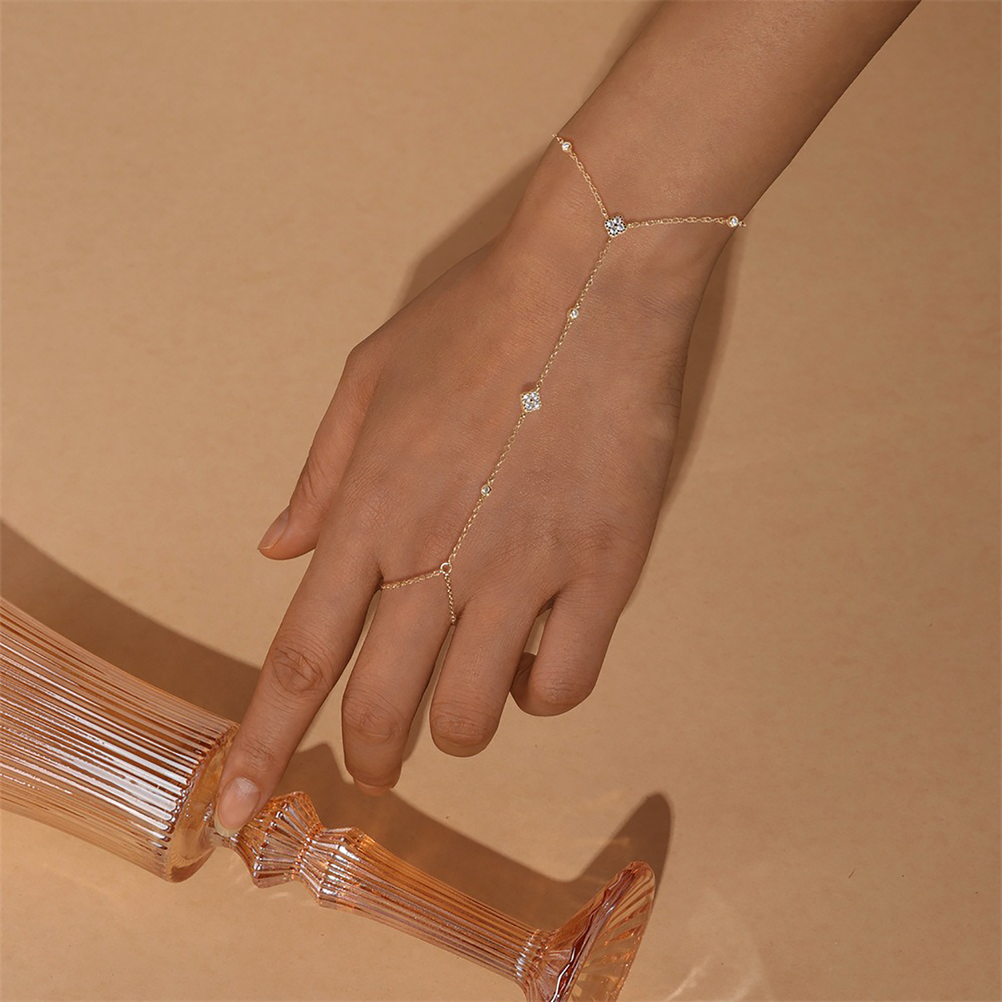 Ultima 18K Gold Trèfle Link Finger Bracelet