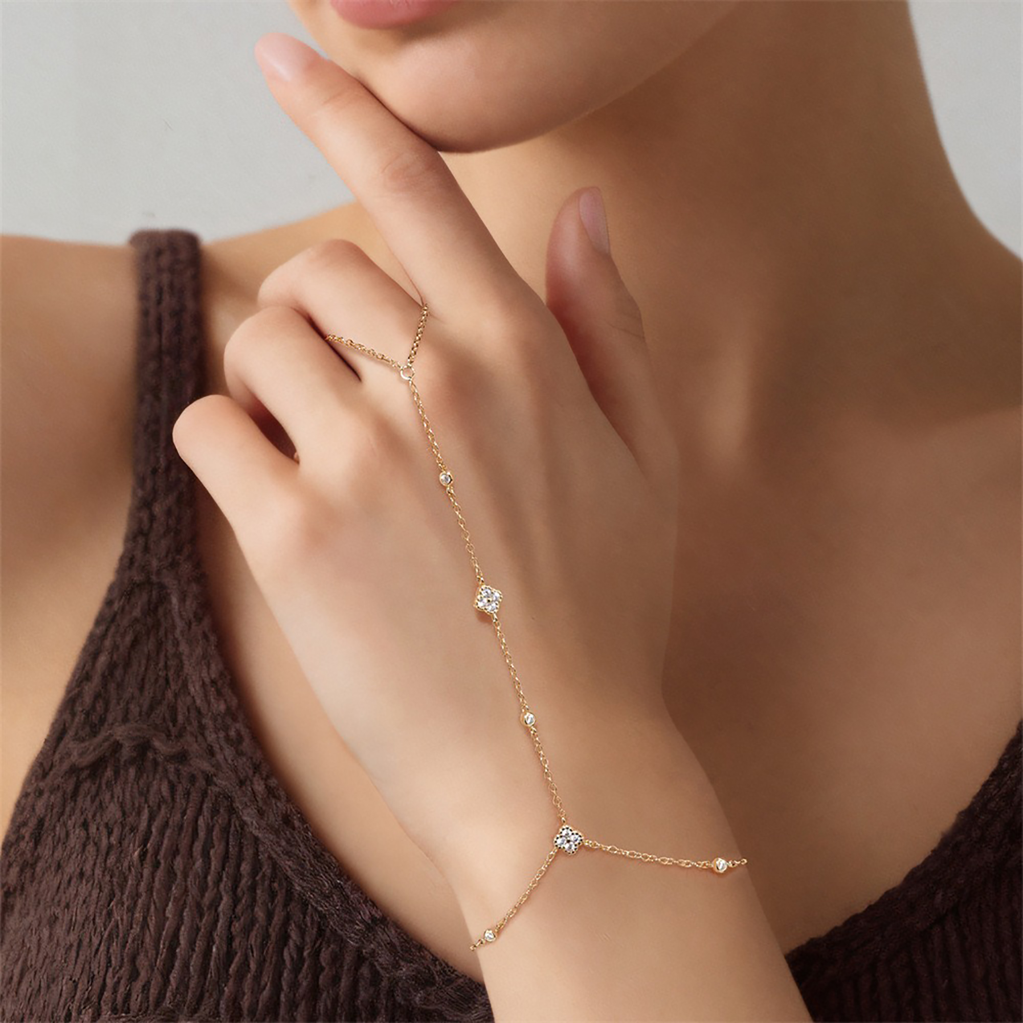 Ultima 18K Gold Trèfle Link Finger Bracelet