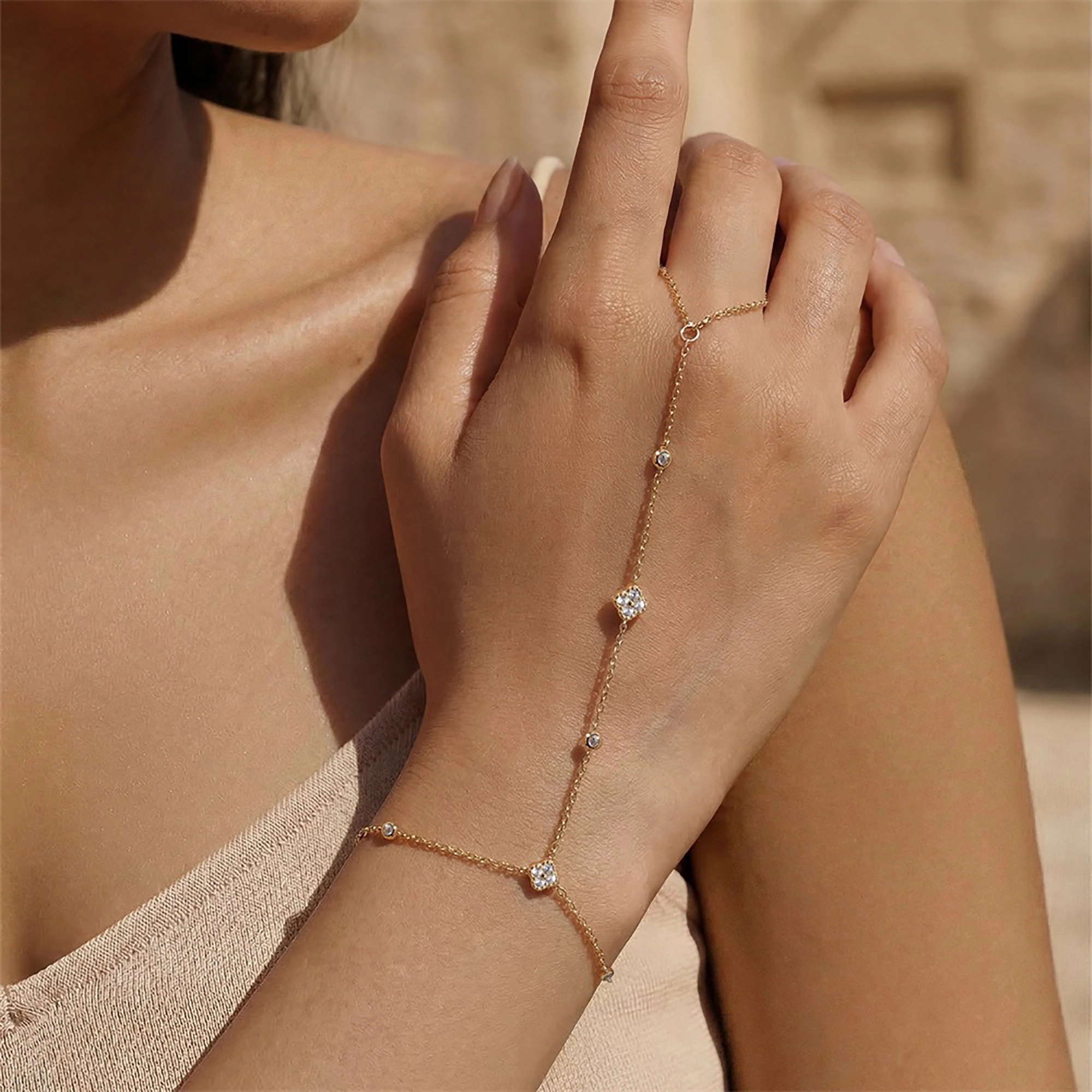 Ultima 18K Gold Trèfle Link Finger Bracelet