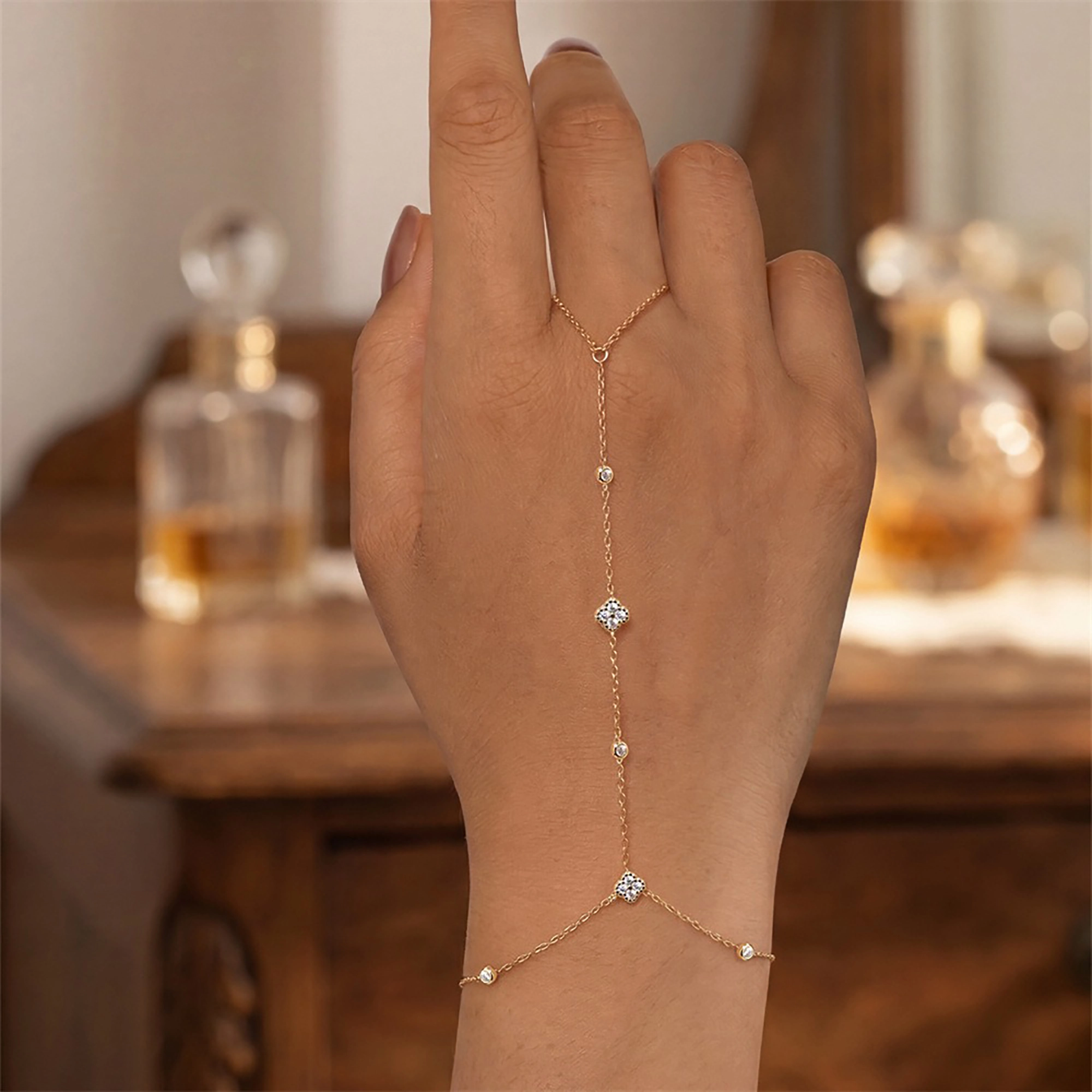 Ultima 18K Gold Trèfle Link Finger Bracelet