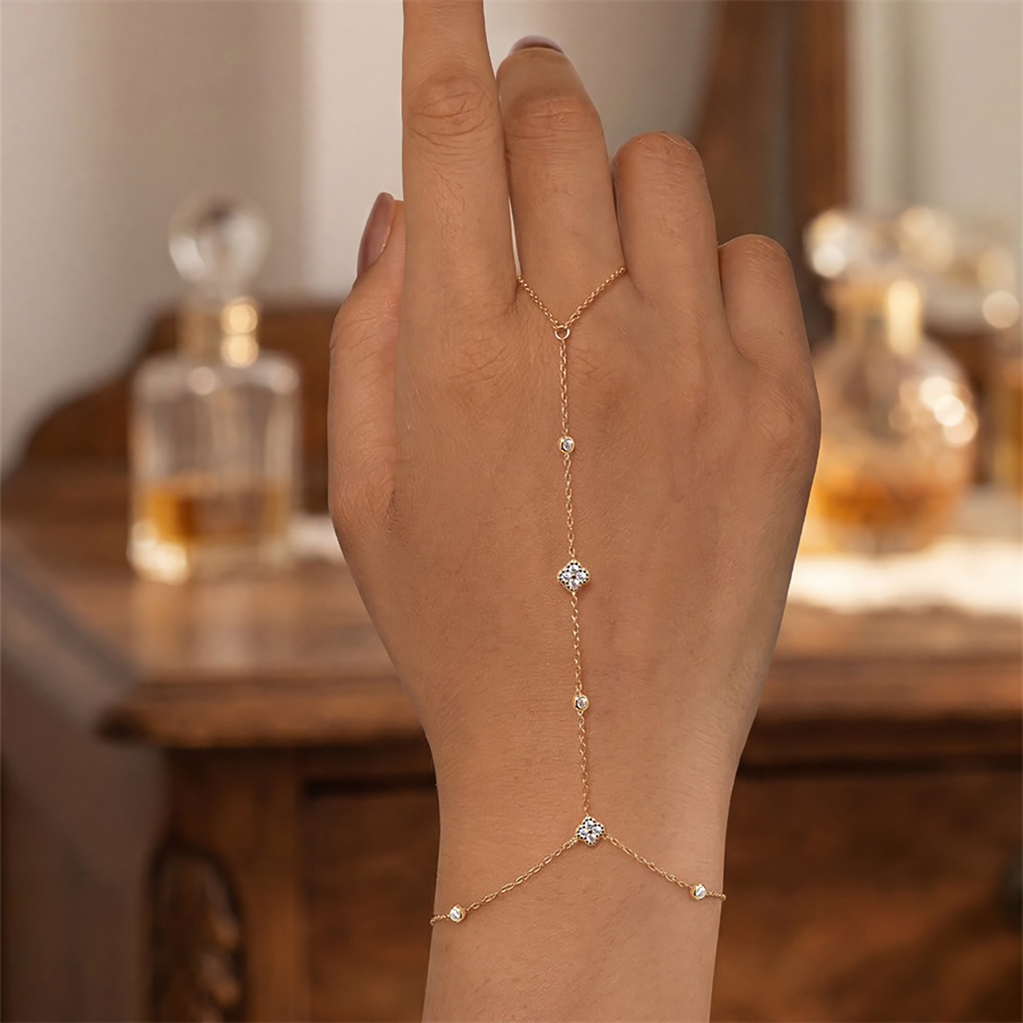 Ultima 18K Gold Trèfle Link Finger Bracelet
