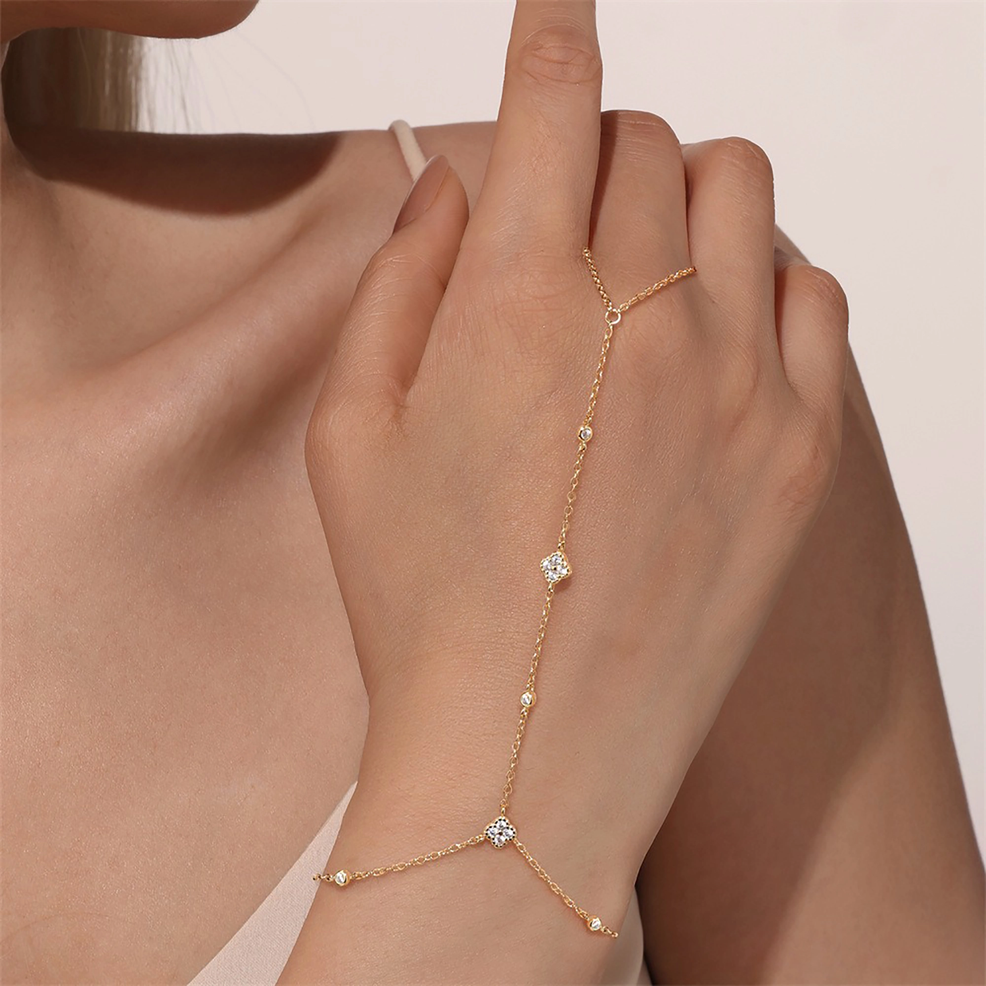 Ultima 18K Gold Trèfle Link Finger Bracelet