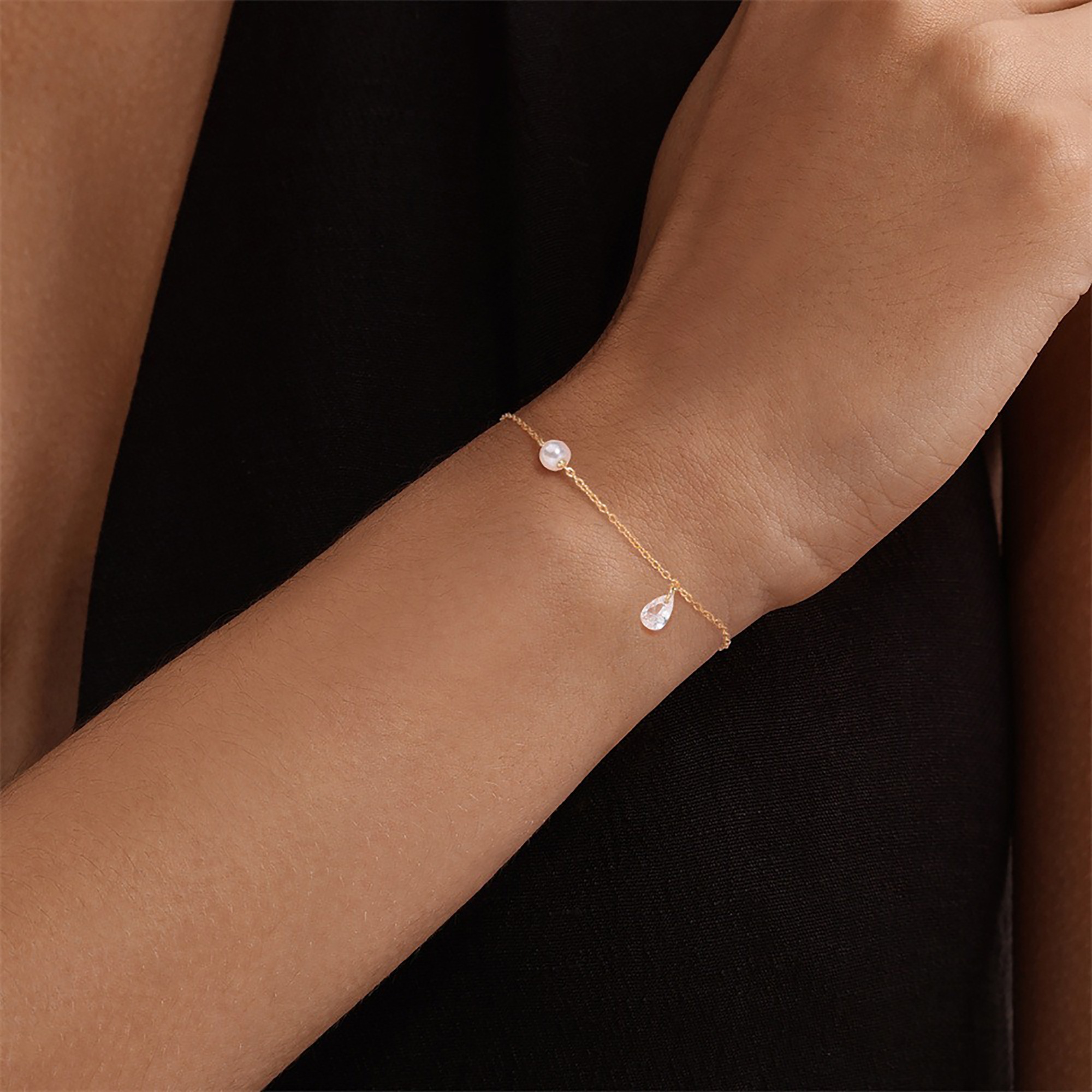 Zaneta 18K Gold Pearl Teardrop Bracelet