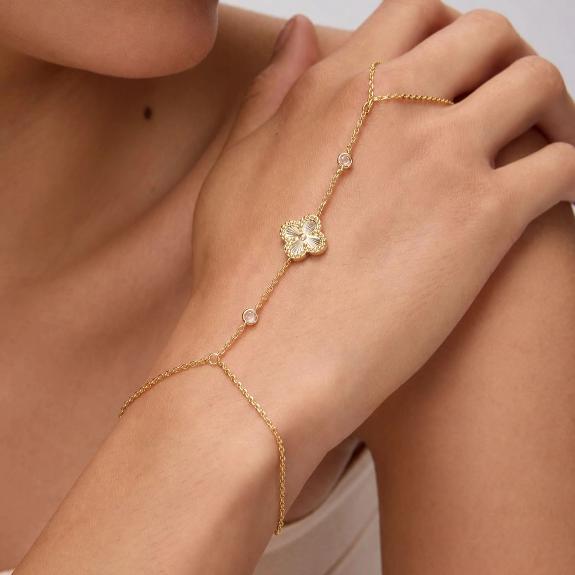 Gertrudine 18K Gold Trèfle Link Finger Bracelet