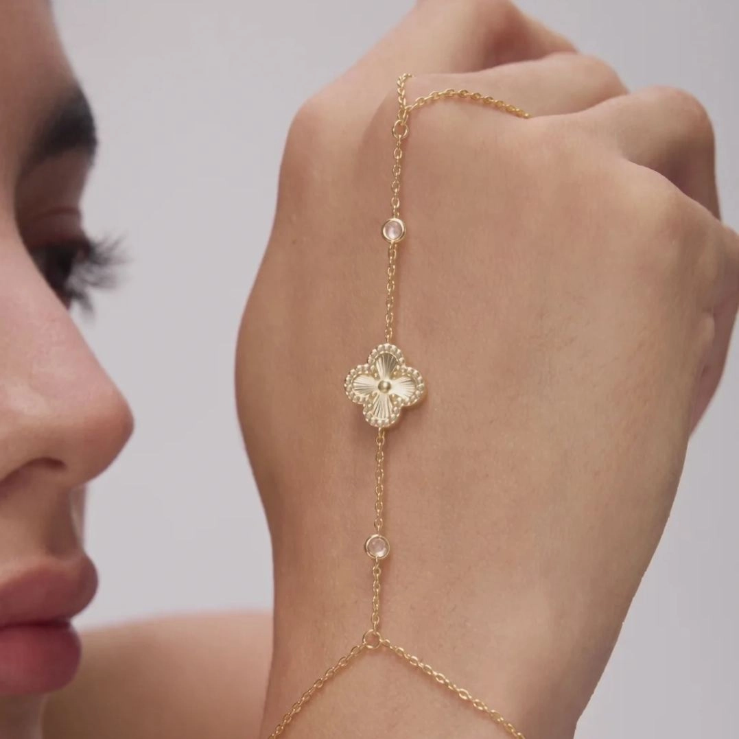 Gertrudine 18K Gold Trèfle Link Finger Bracelet