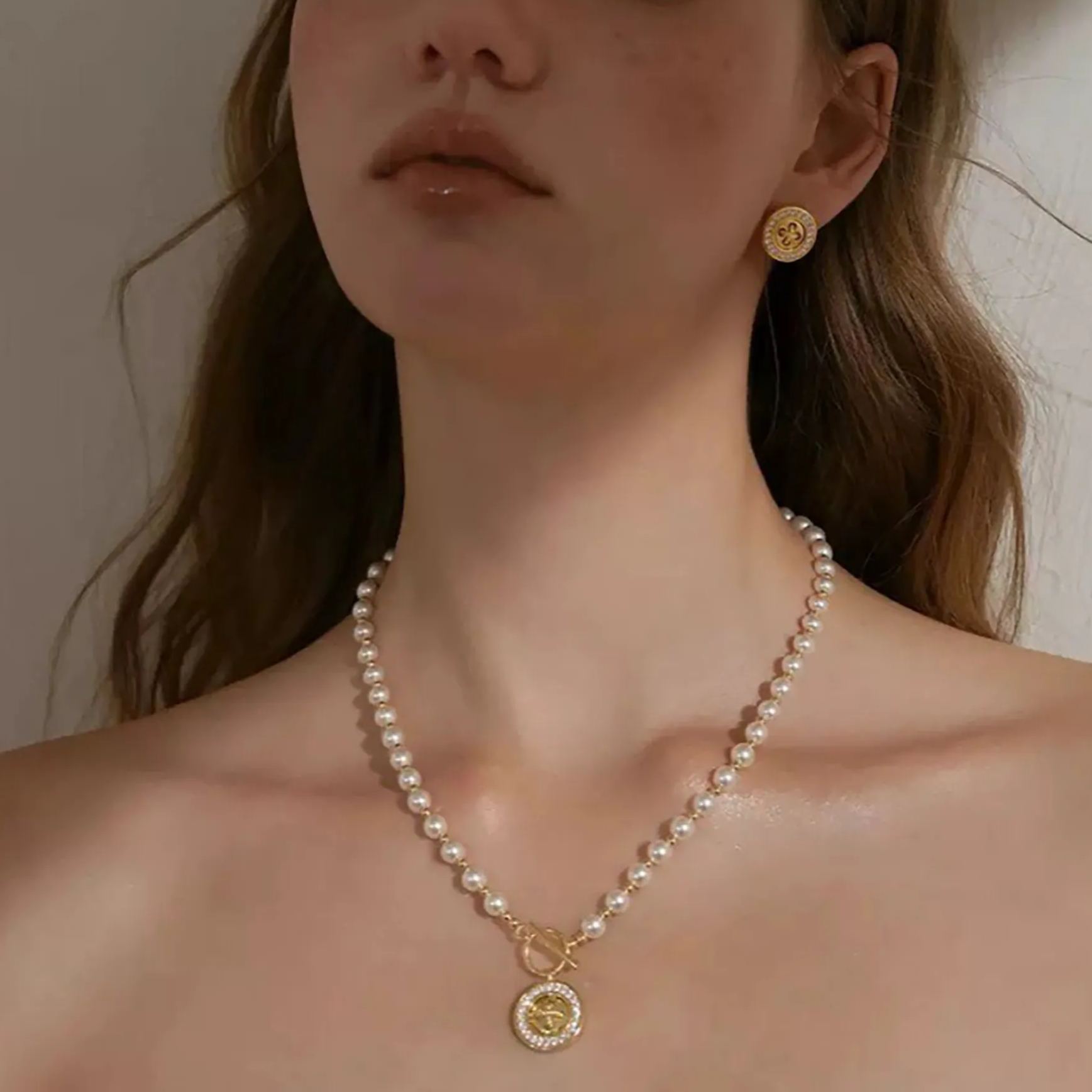 Lisandra White Pearl Floral Necklace