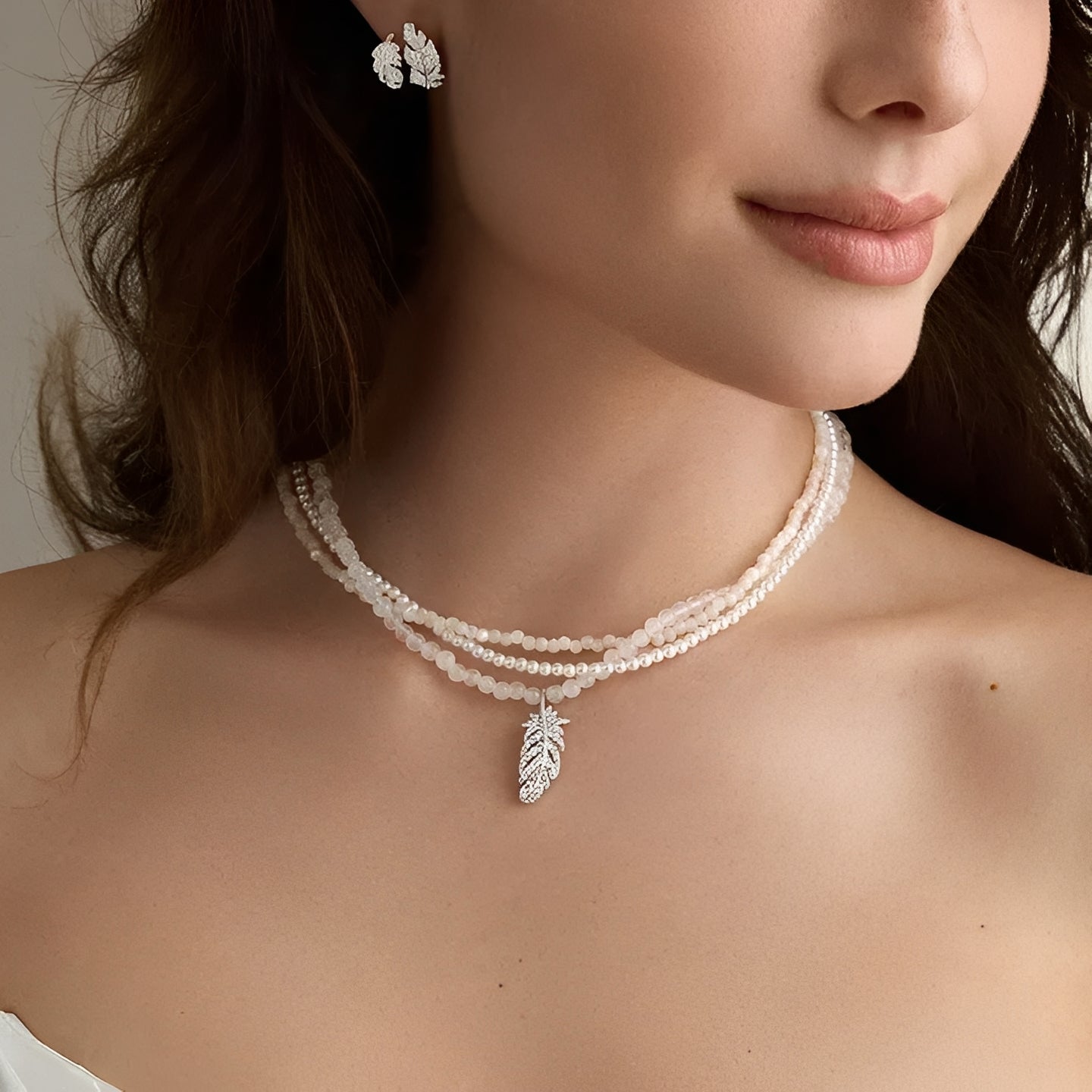 Solène White Feather Pearl Necklace