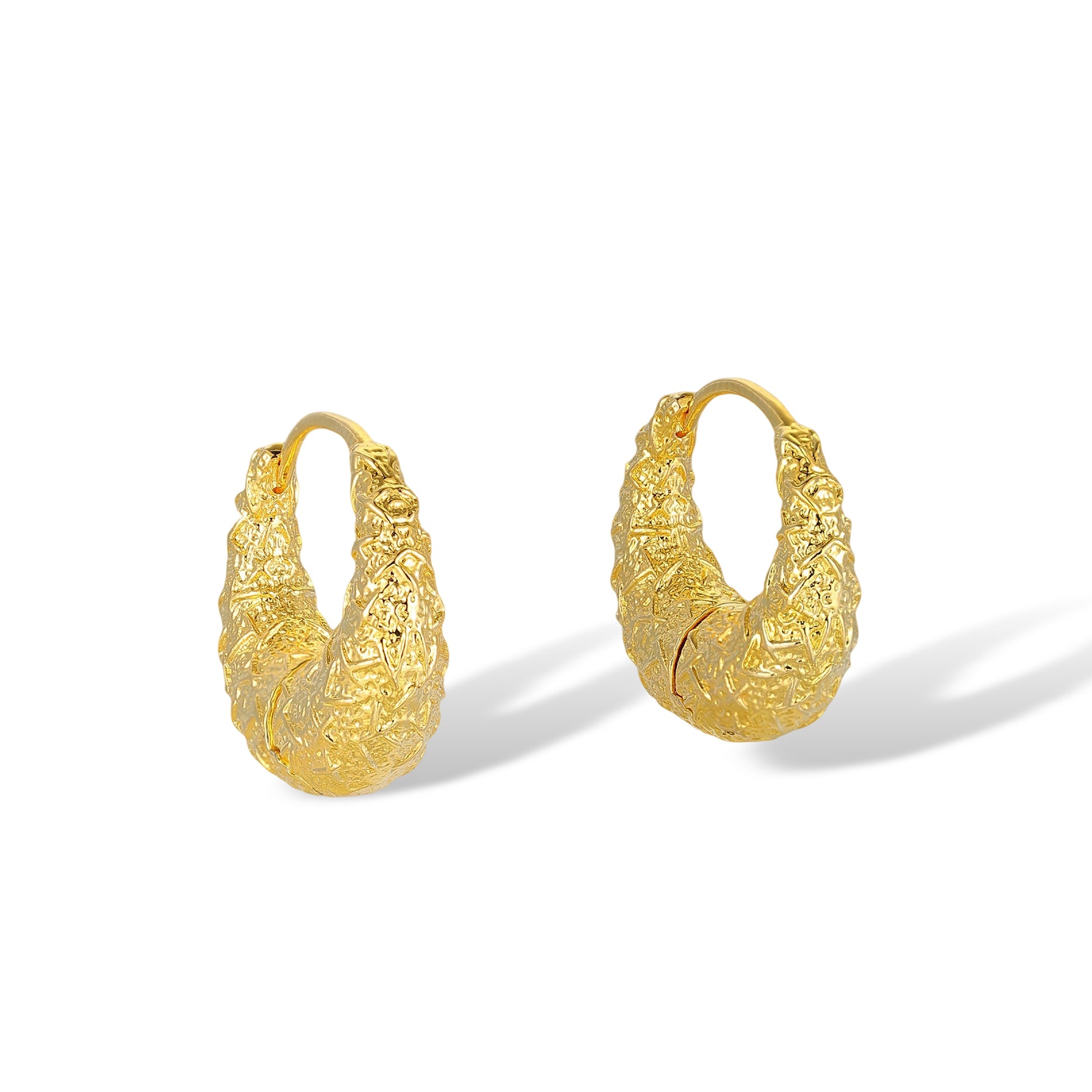 Alvwina 14K Gold Crinkled Round Huggie Earrings