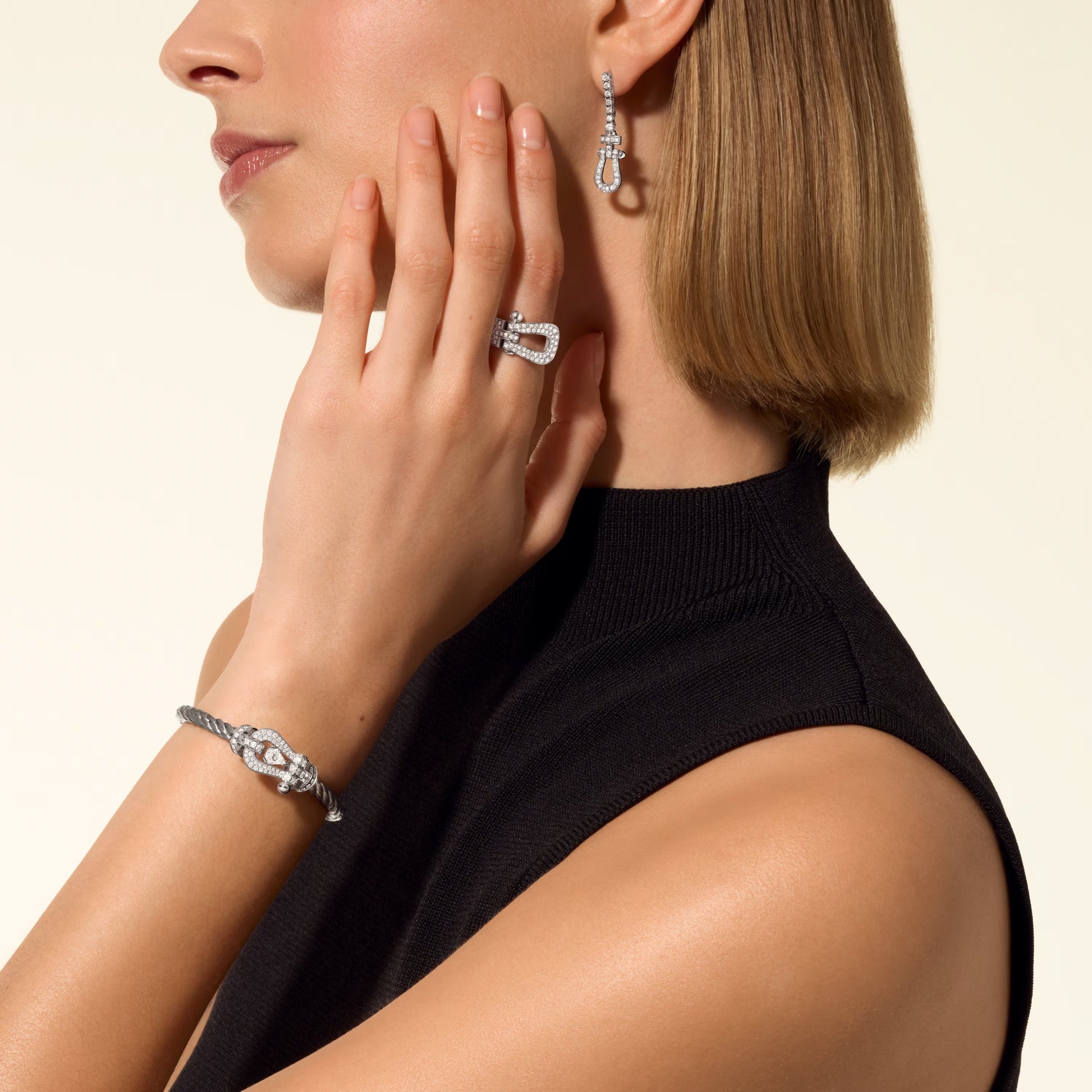 Amalrun White Horseshoe Drop Earrings