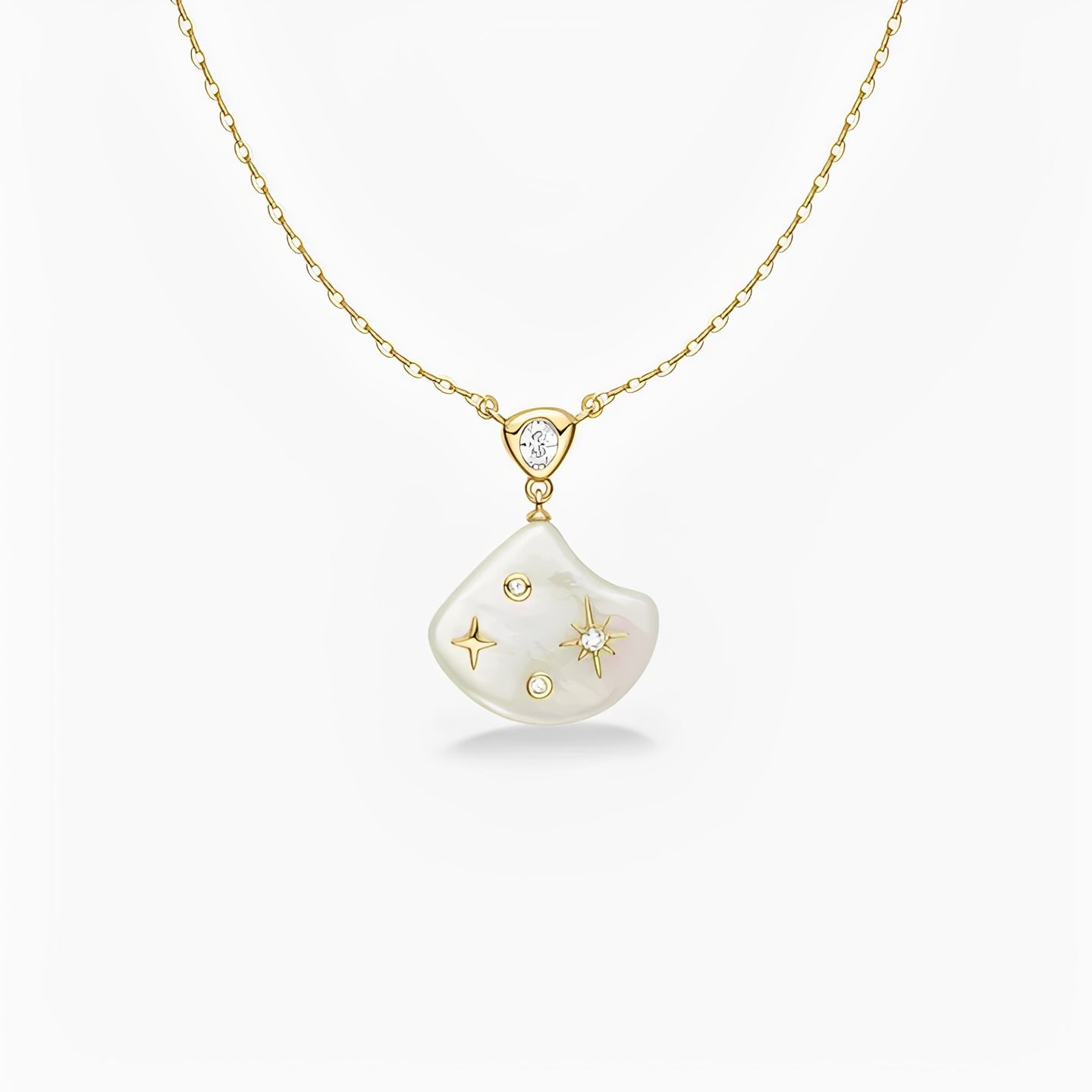 Asymétrique Gold Star Shell Necklace