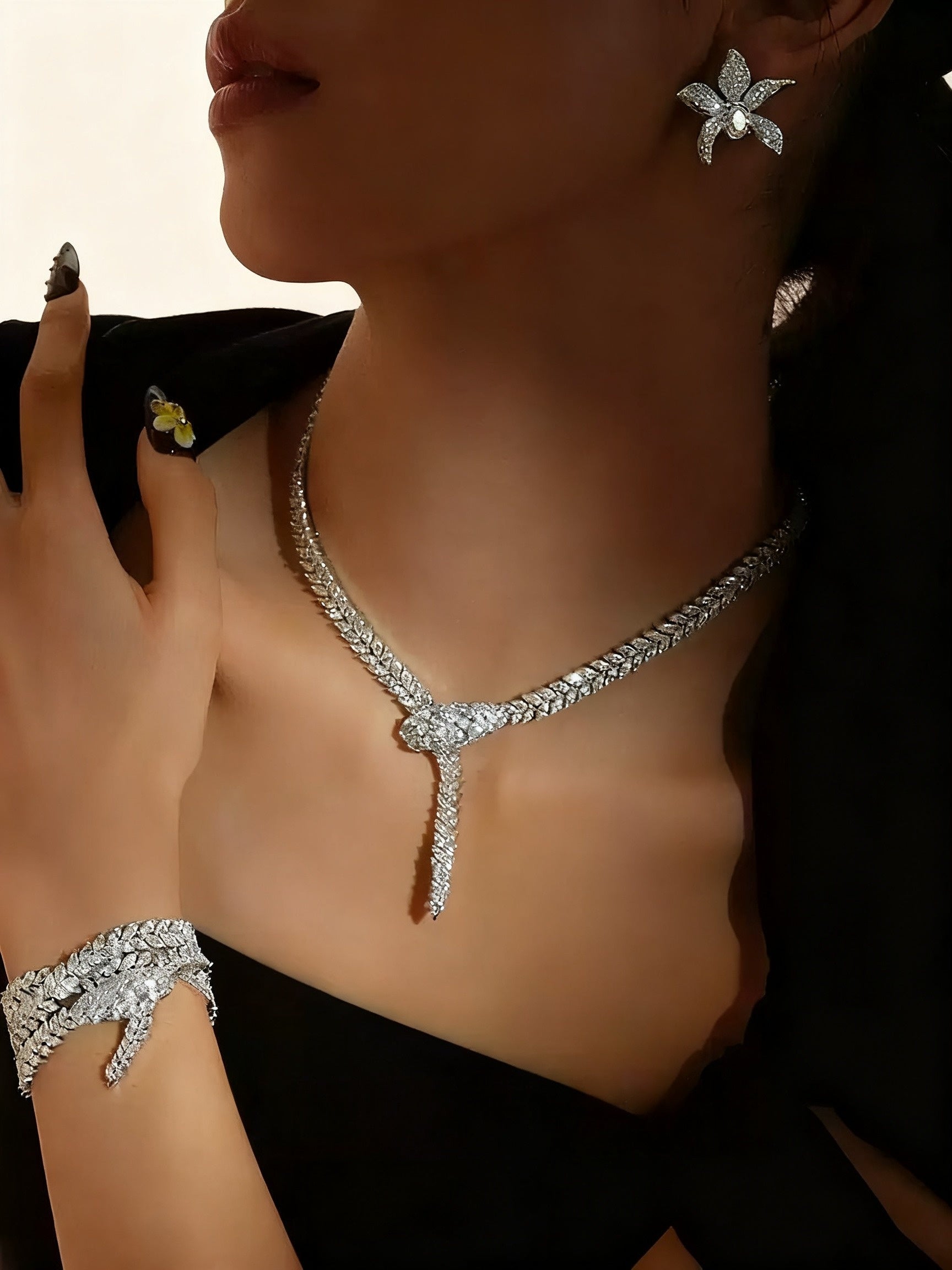 Baldlind White Snake Necklace