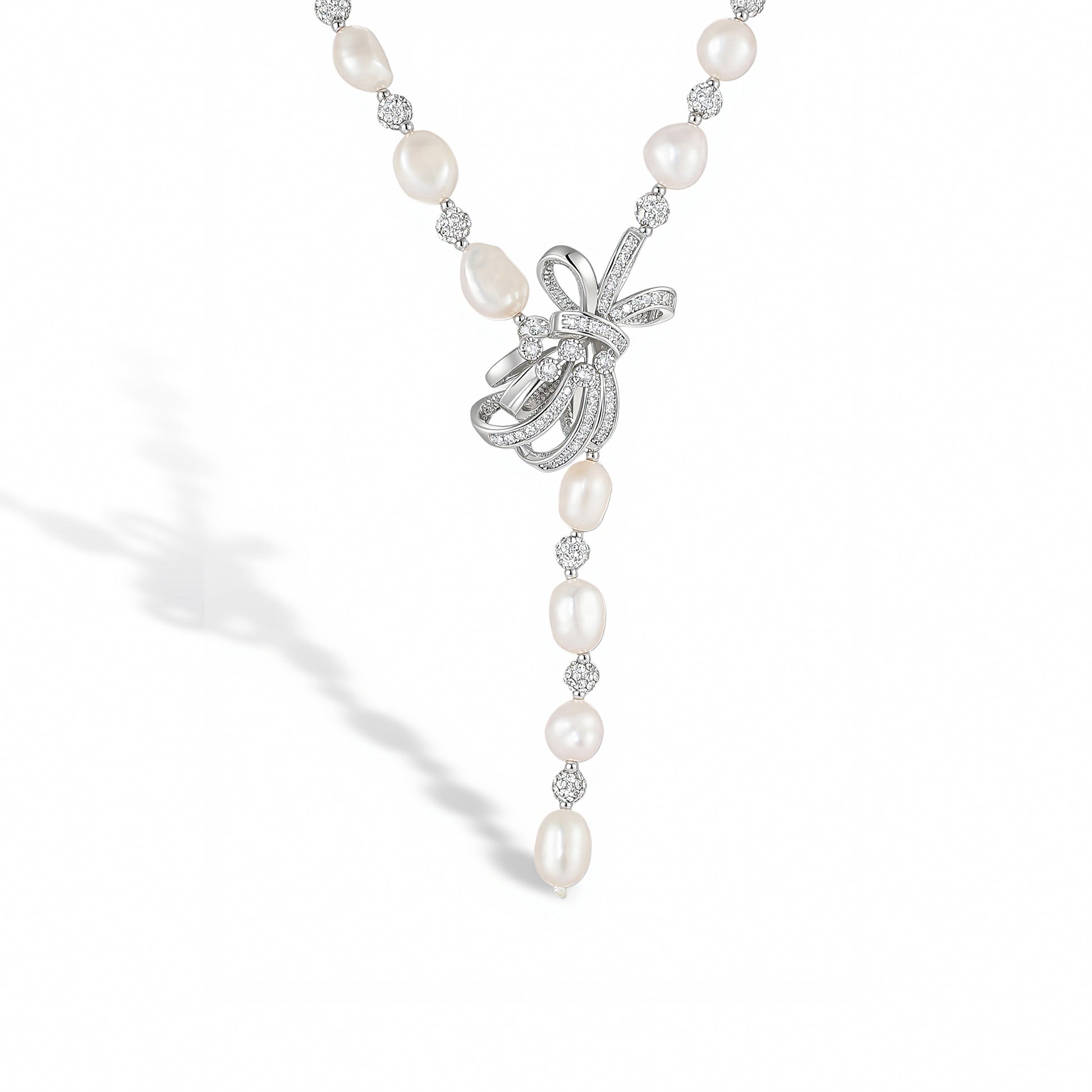 Béatitude Delicate White Pearl Sweater Necklace