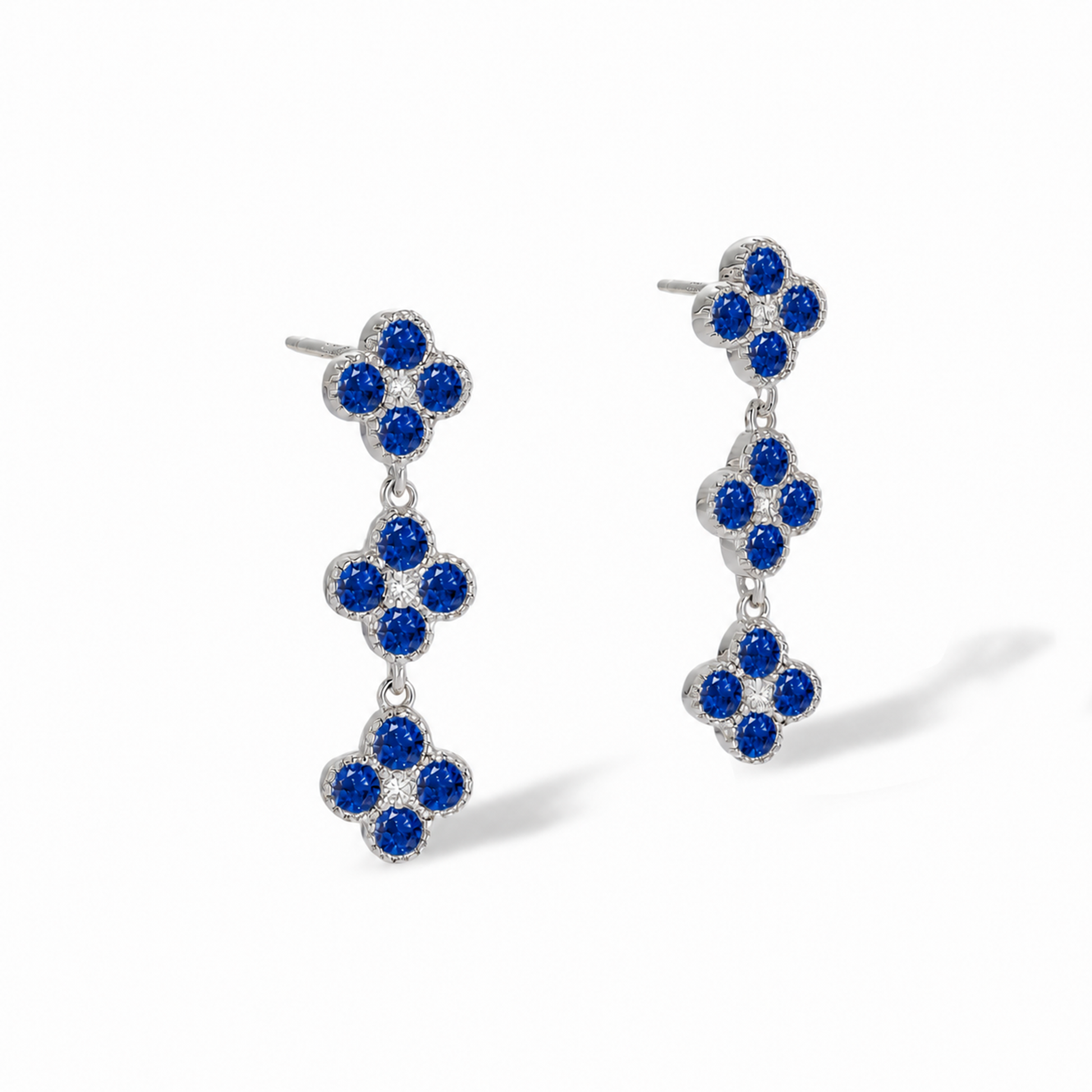 Bérinthe White Trèfle Drop Earrings