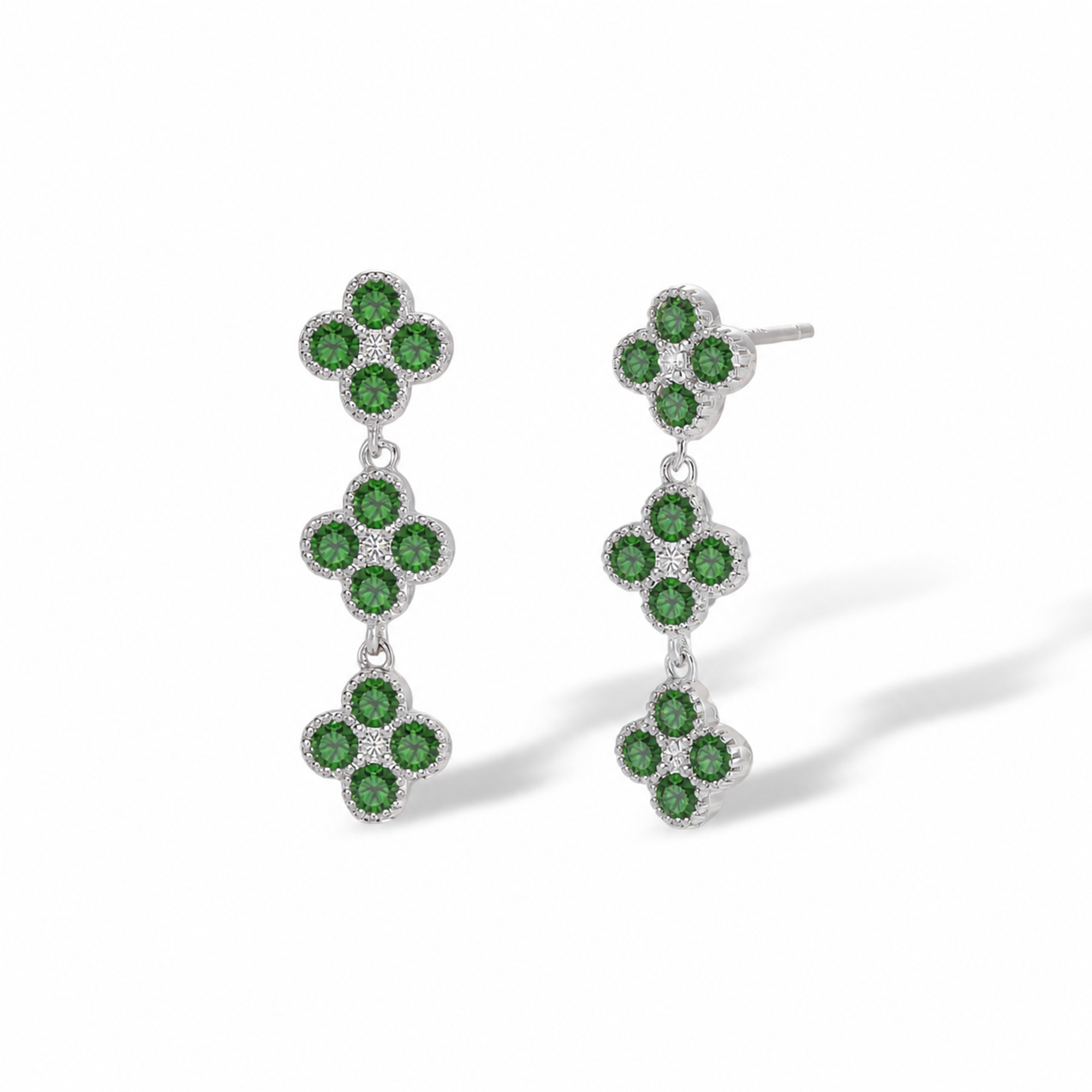 Bérinthe White Trèfle Drop Earrings