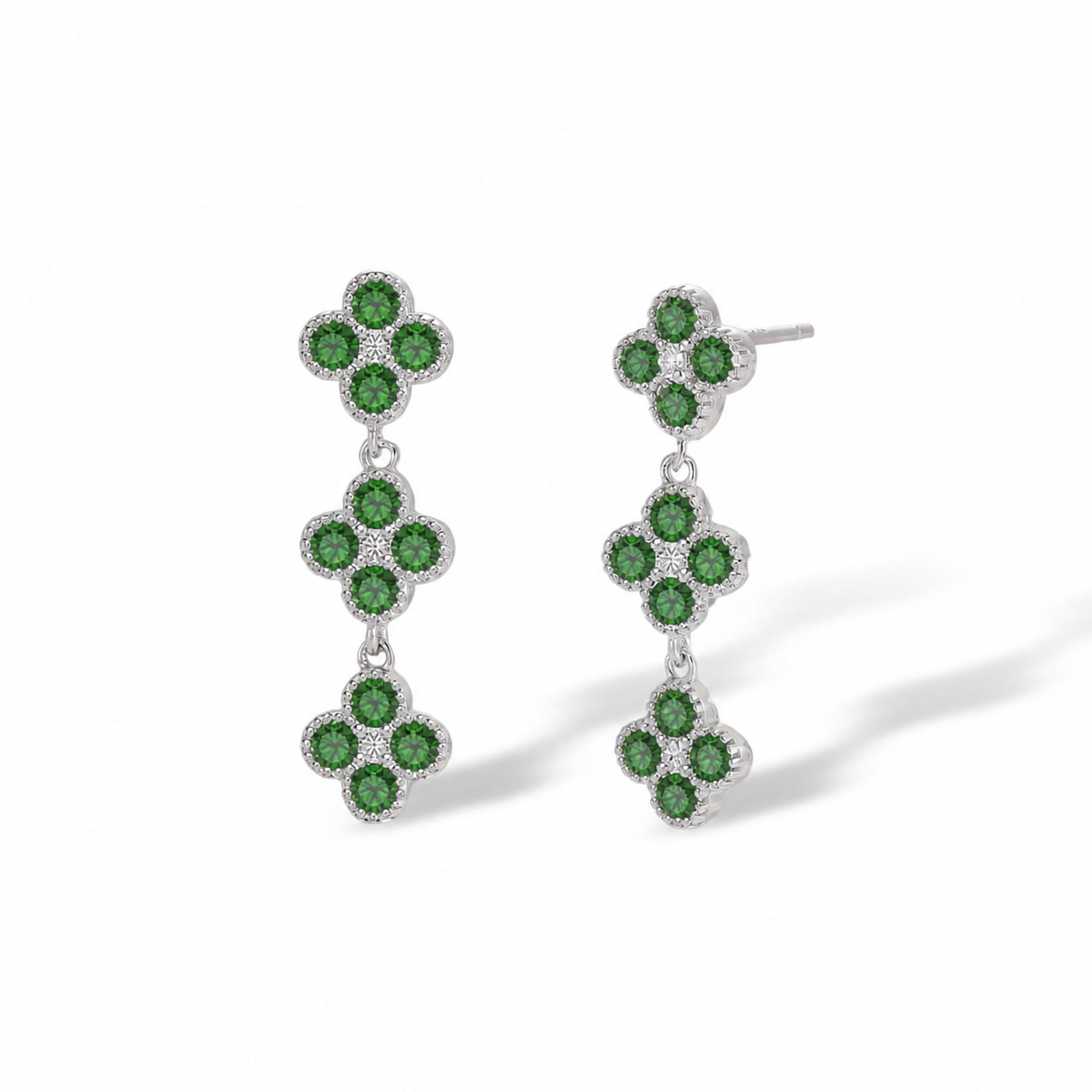 Bérinthe White Trèfle Drop Earrings