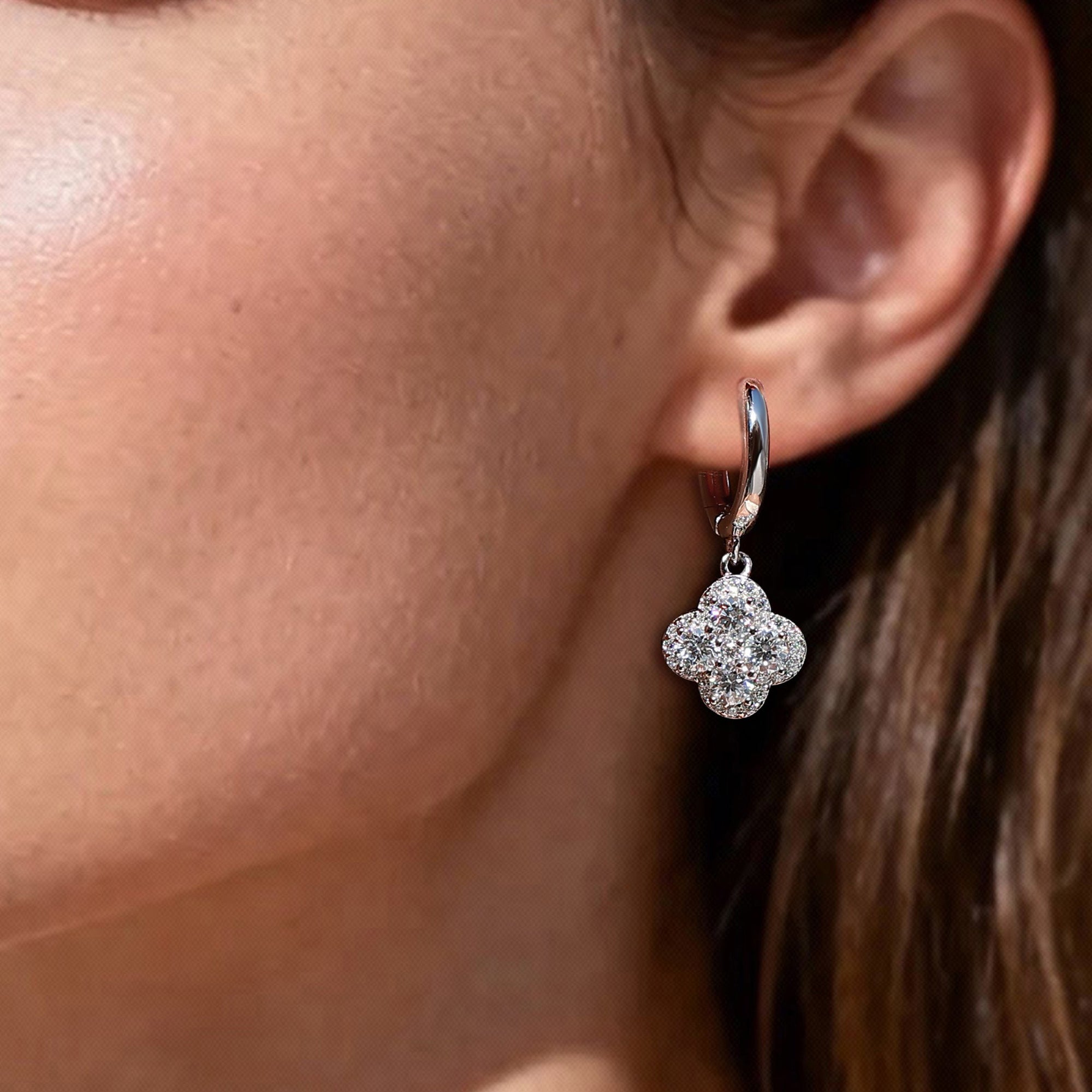 Brunswind 14K Gold Trèfle Moissanite Earrings