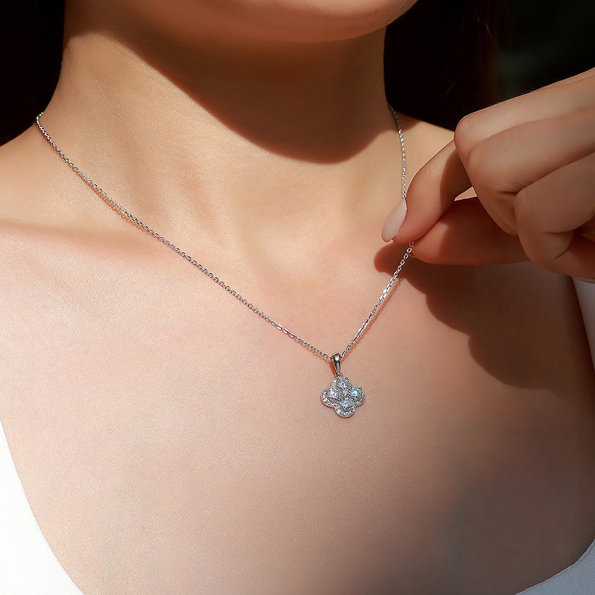 Brunswind 14K Gold Trèfle Moissanite Necklace