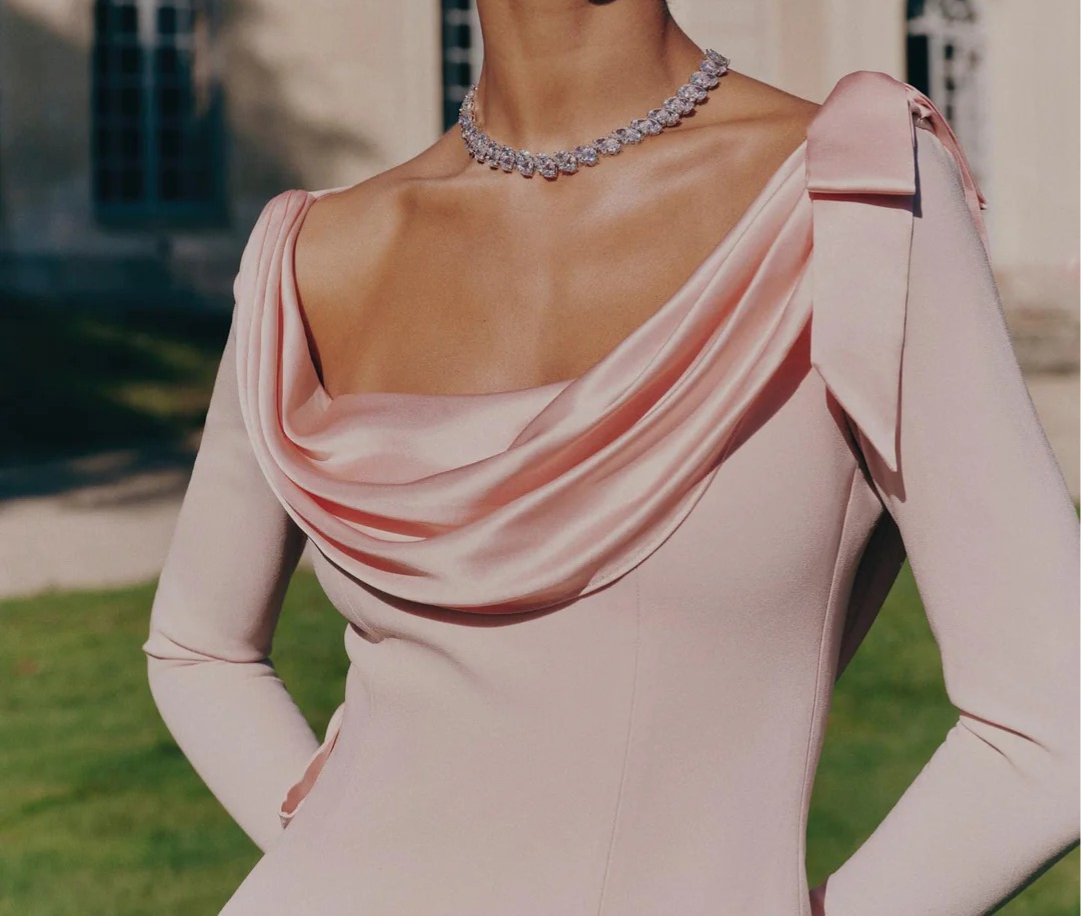 Dagtraud White Heart Choker Necklace