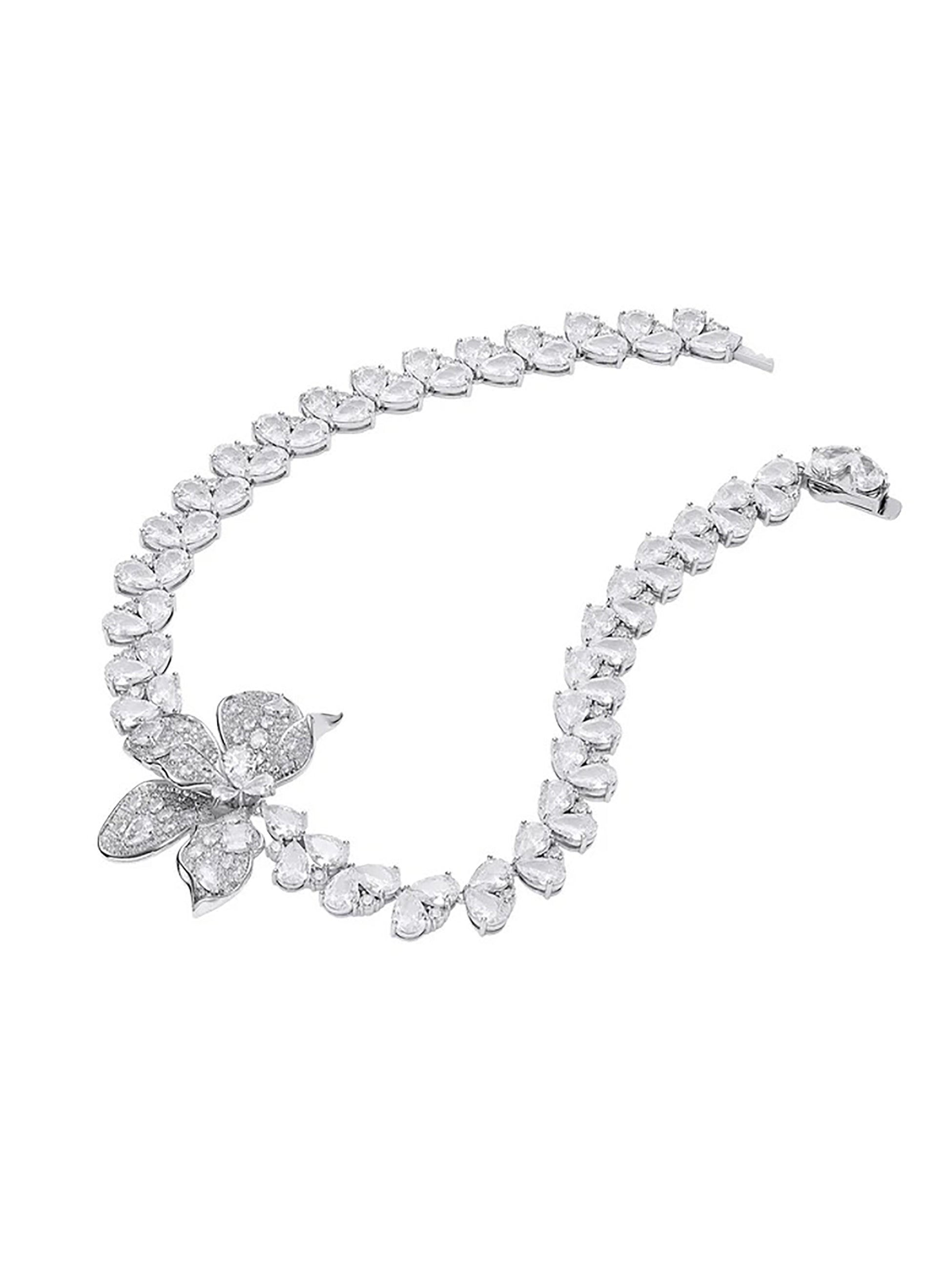 Dagtraud White Heart Floral Choker Necklace