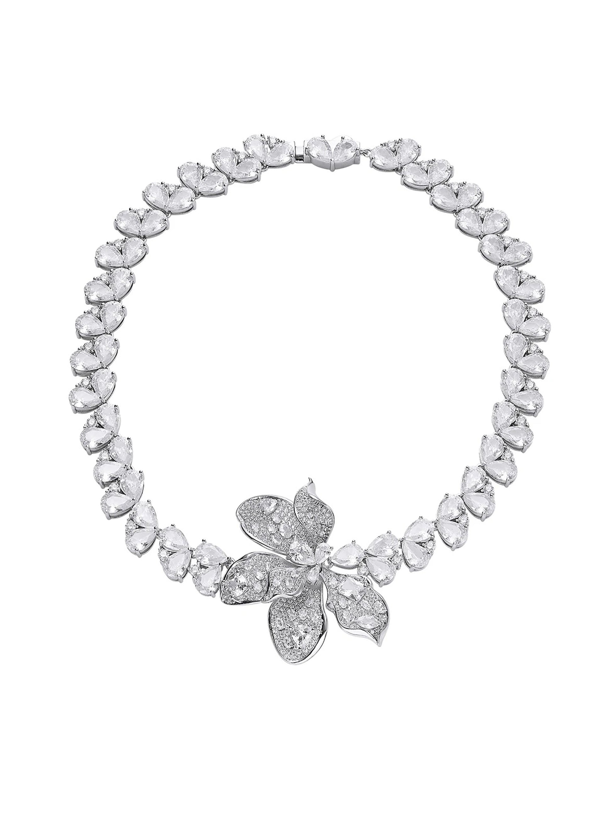 Dagtraud White Heart Floral Choker Necklace