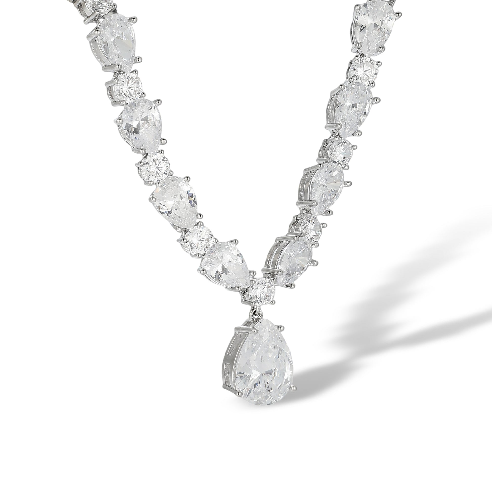 Églantine White Teardrop Necklace