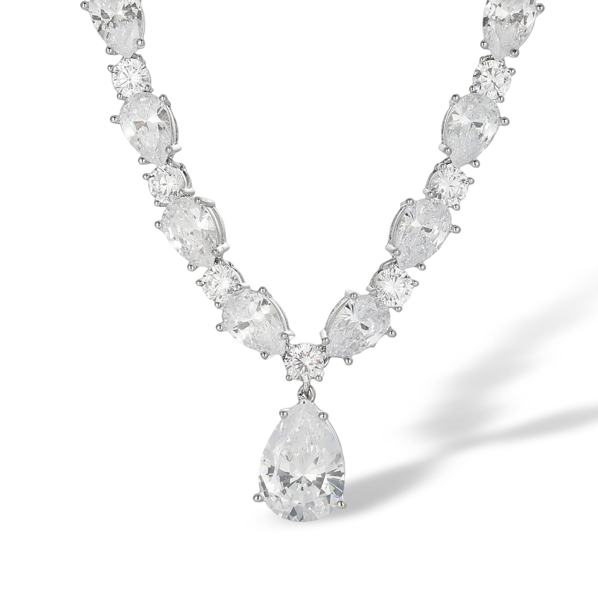 Églantine White Teardrop Necklace