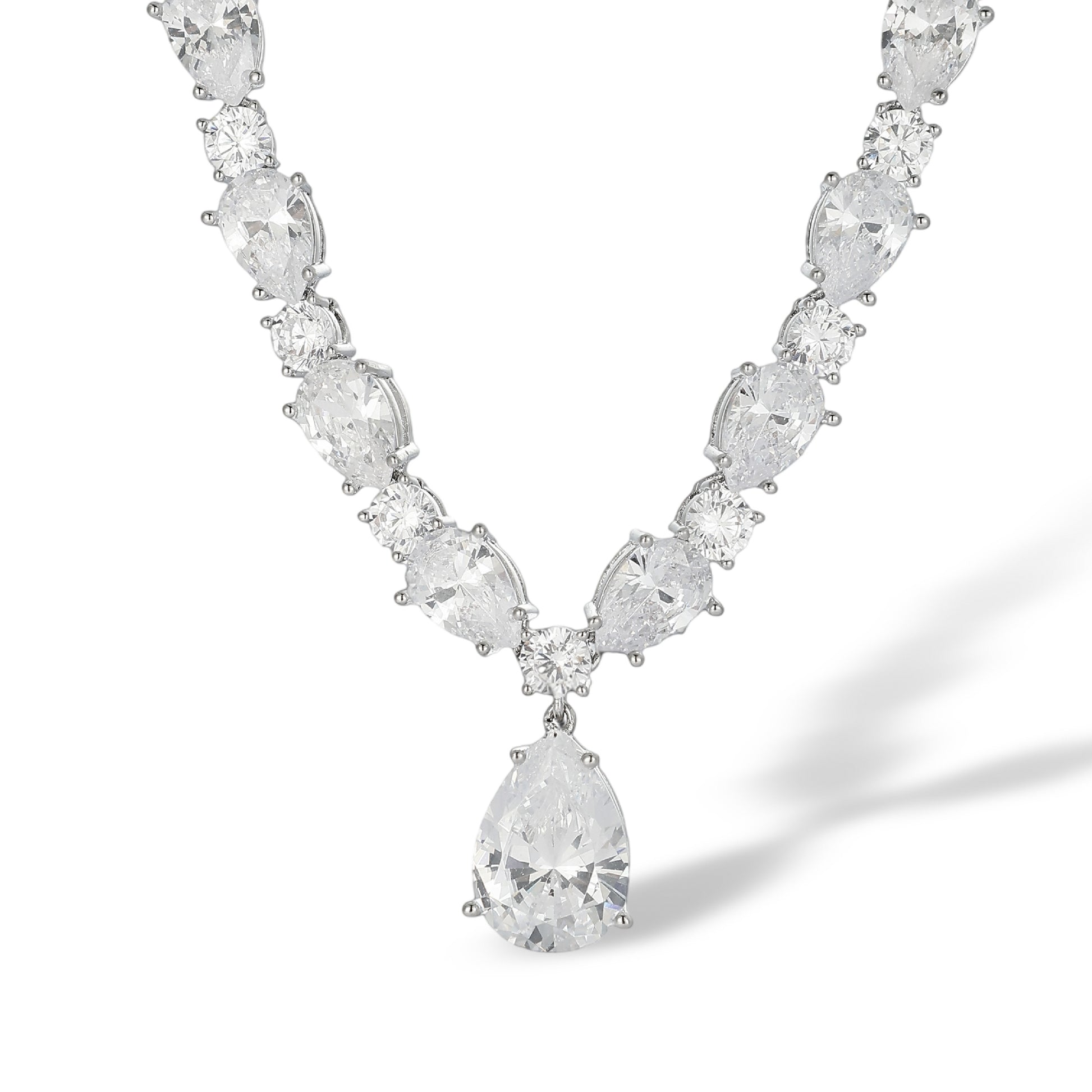 Églantine White Teardrop Necklace