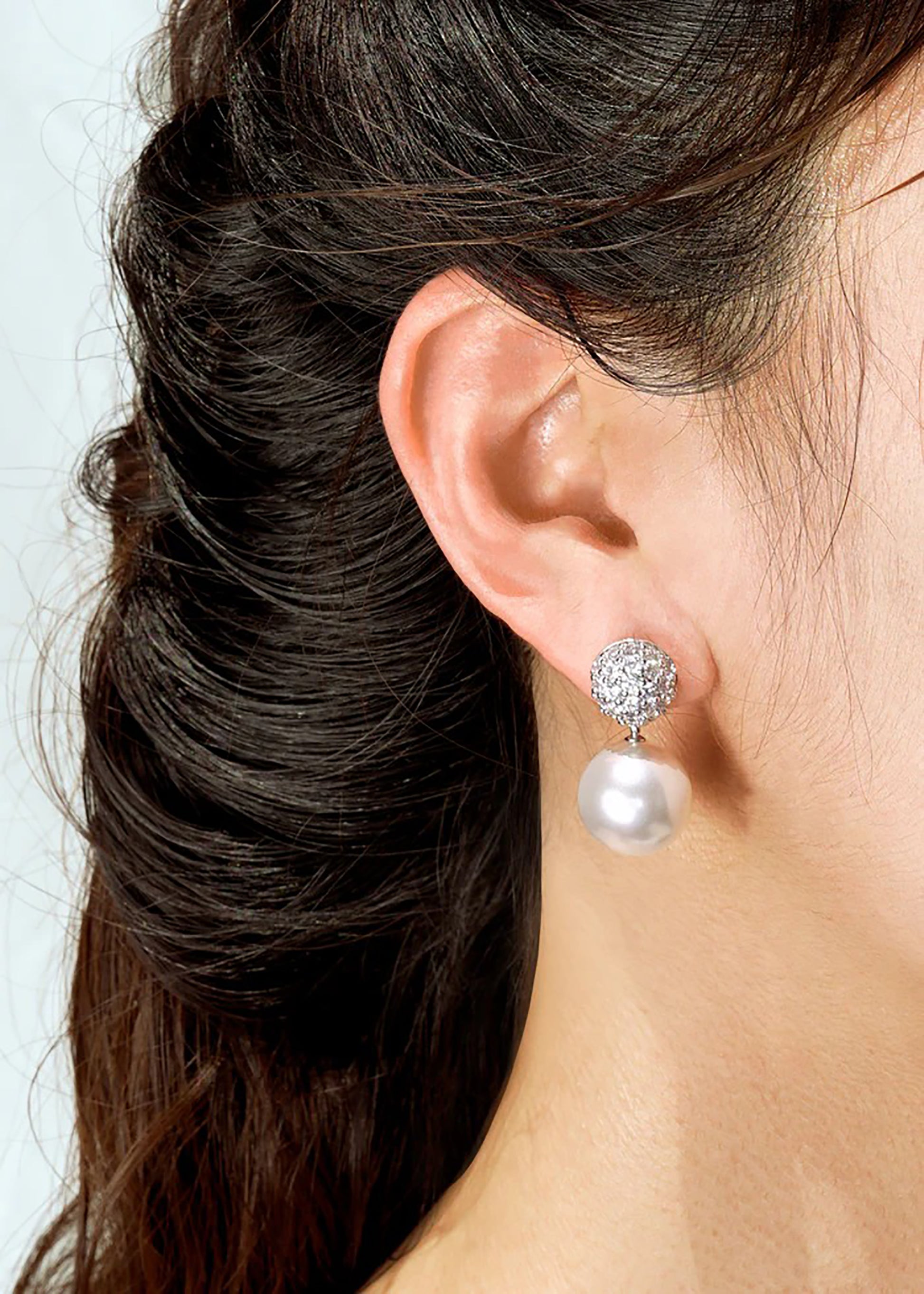 Elslinde White Pearl Earrings