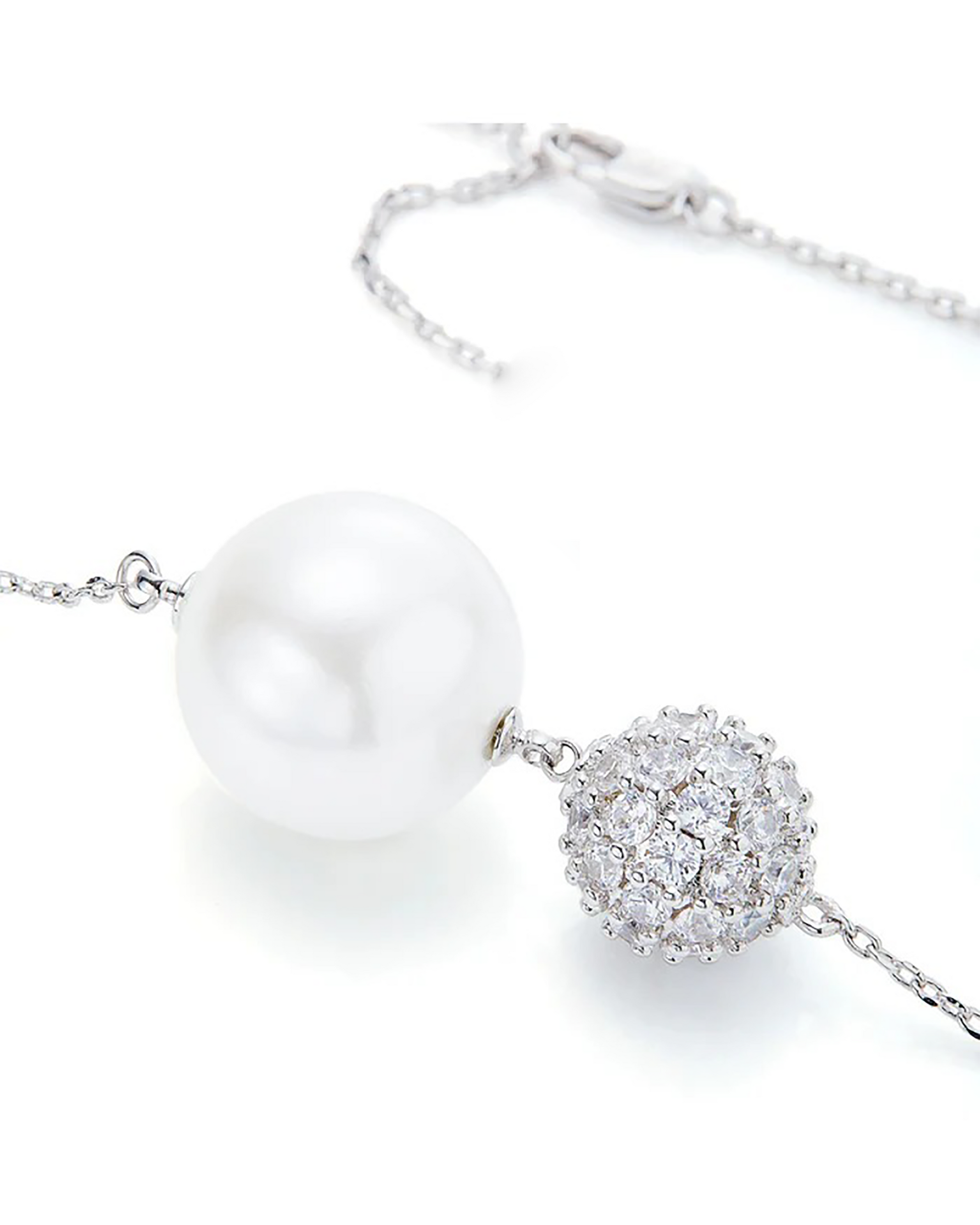 Elslinde White Pearl Necklace