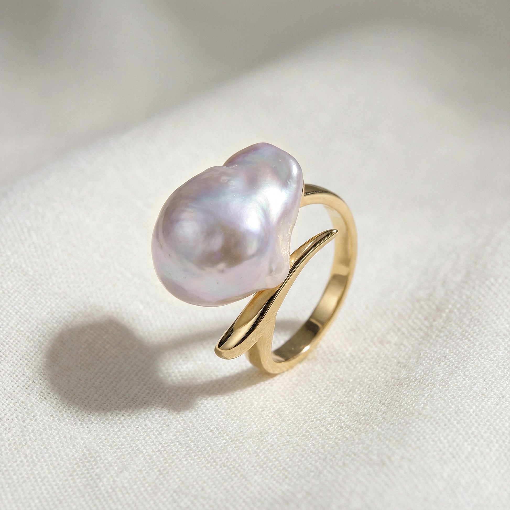 Éternité Baroque Iridescent Pearl Open Ring