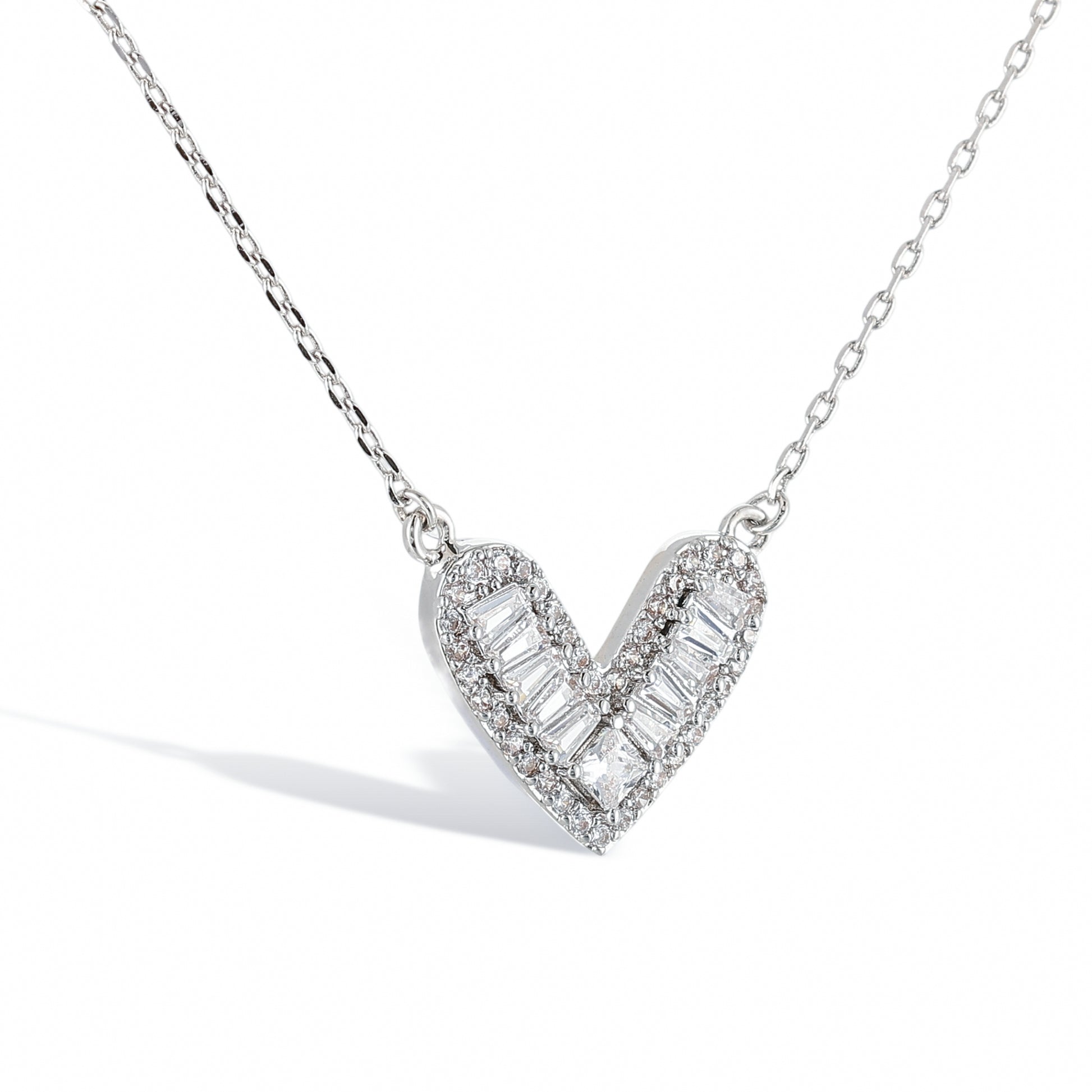 Évelyne White Heart Necklace