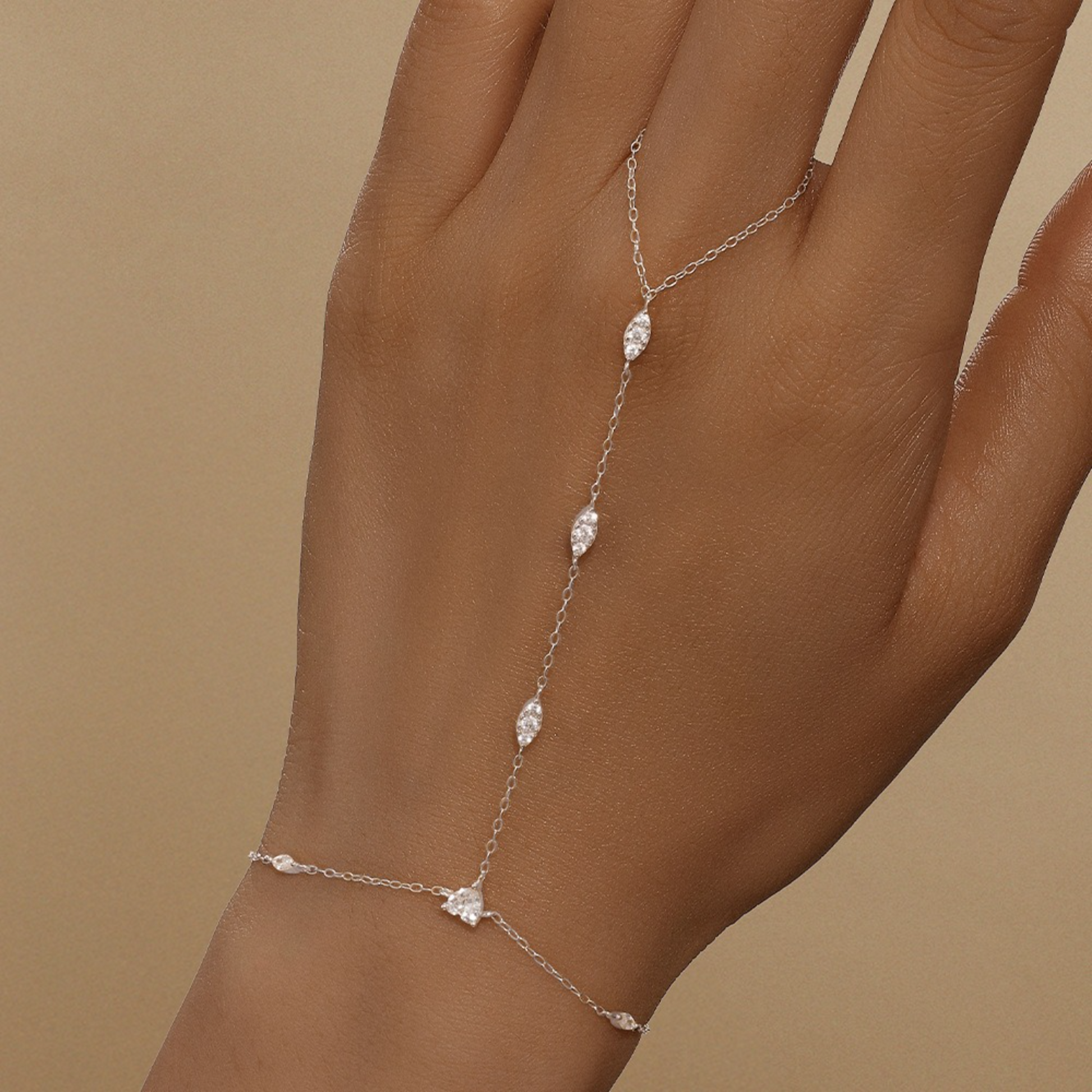 Gundswind 14K Gold Heart Marquise Linked Finger Bracelet