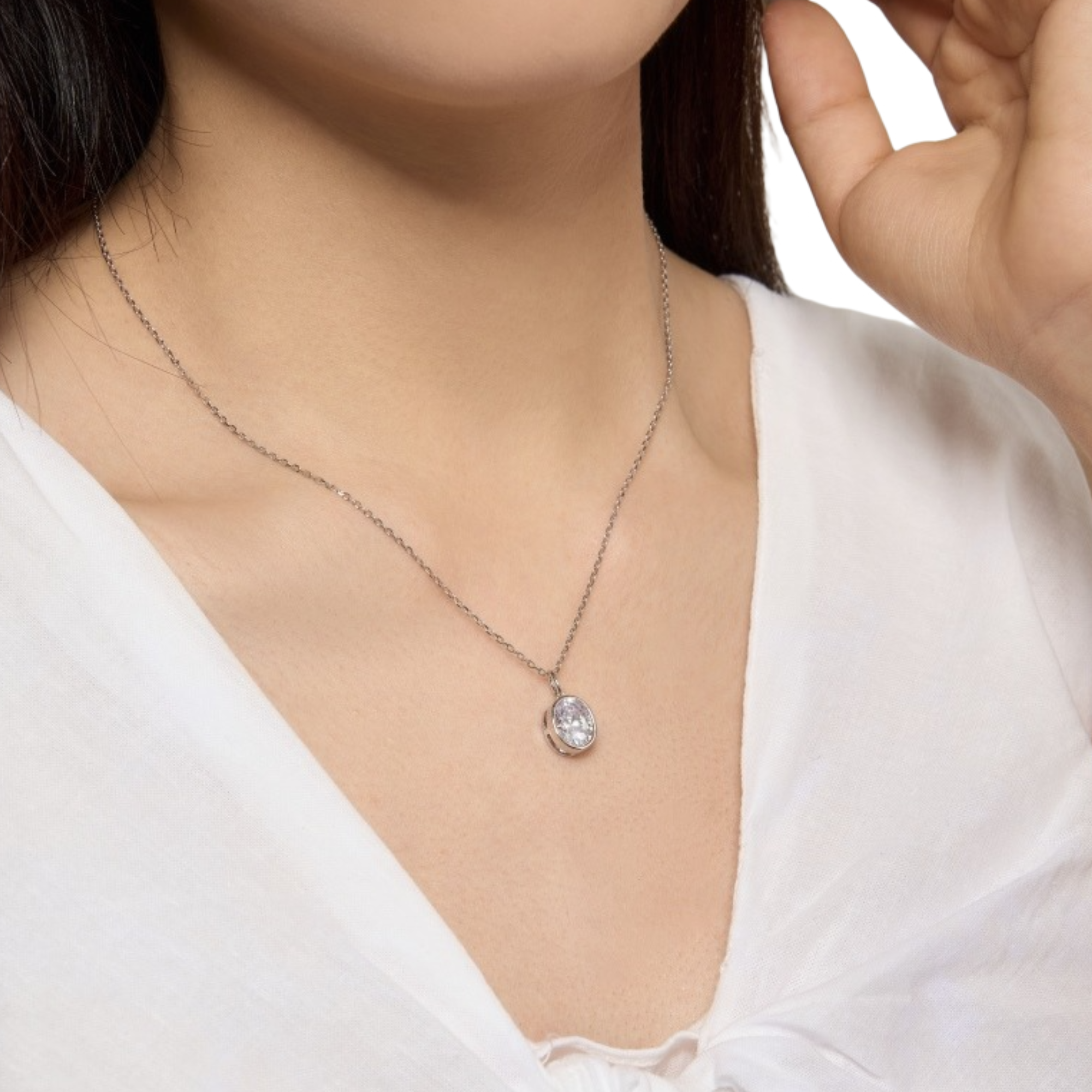 Ingrun White Oval Necklace