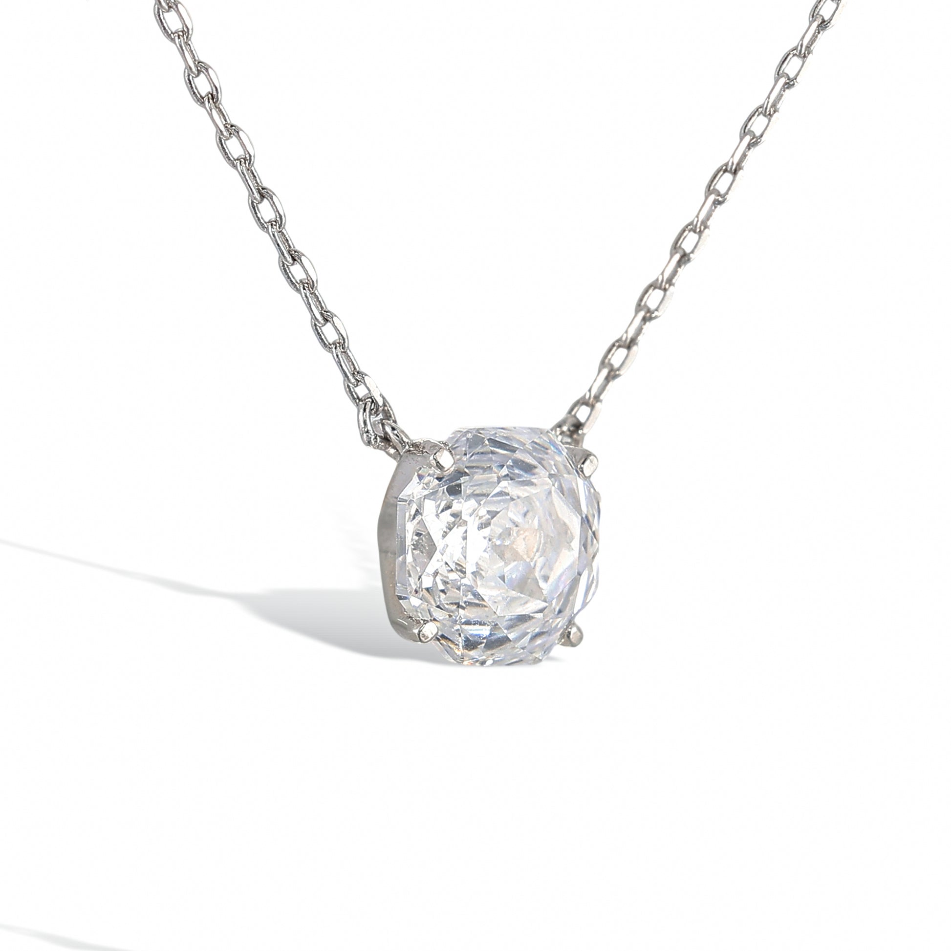 Lætitia White Floral Necklace