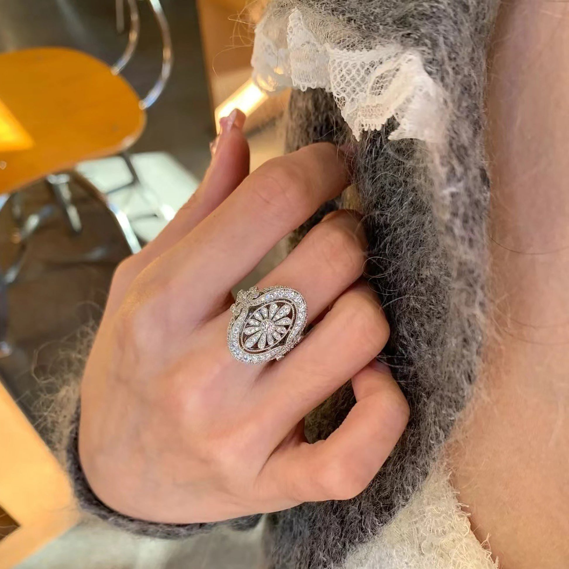 Leokadia White Daisy Floral Ring