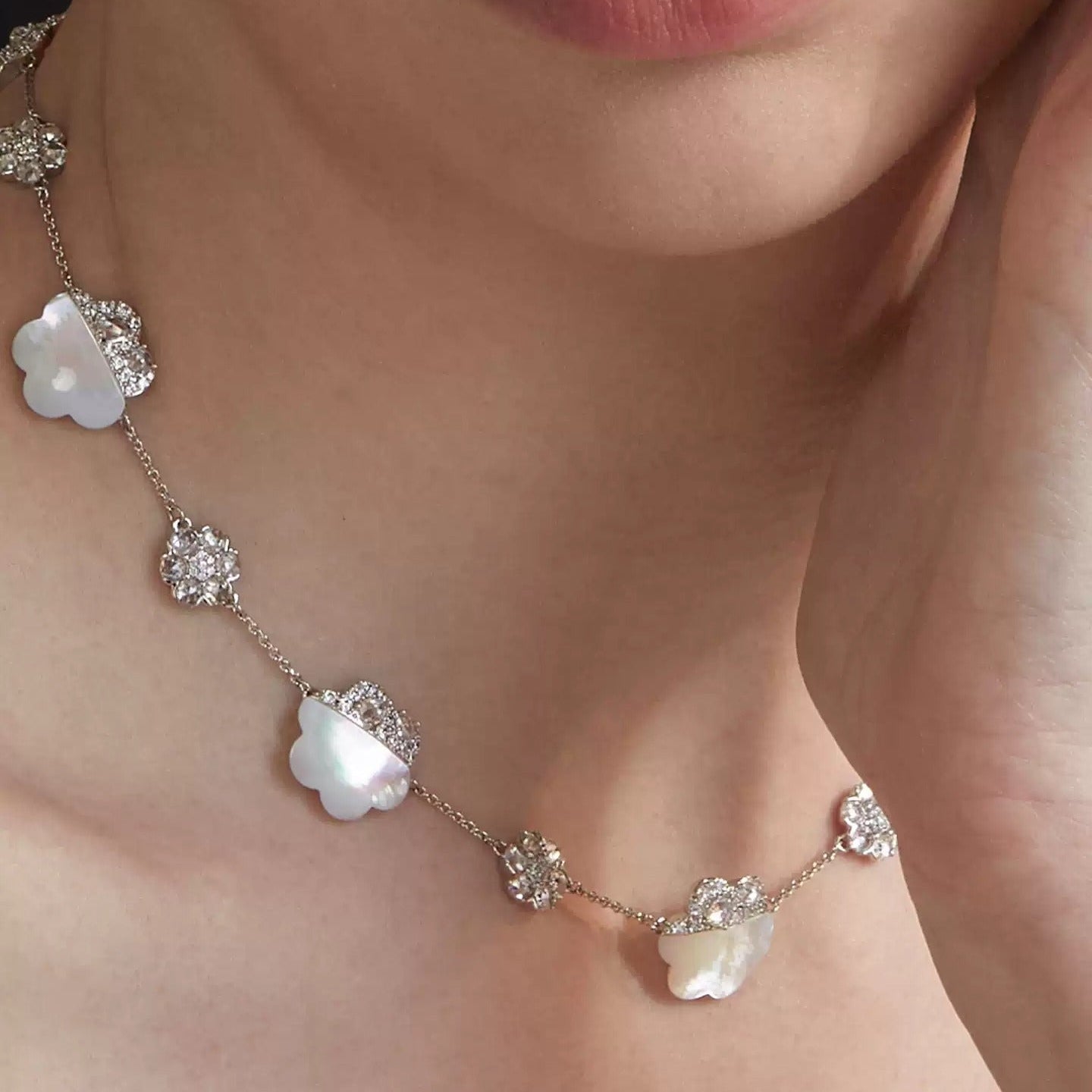 Marleen White Mother-of-Pearl Floral Choker Necklace