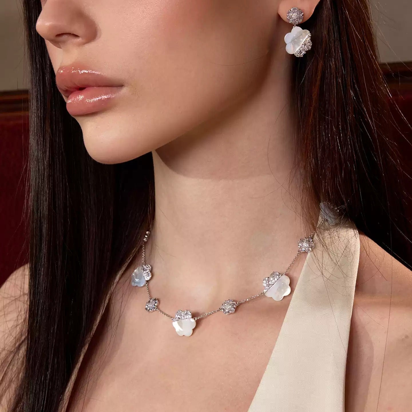 Marleen White Mother-of-Pearl Floral Choker Necklace